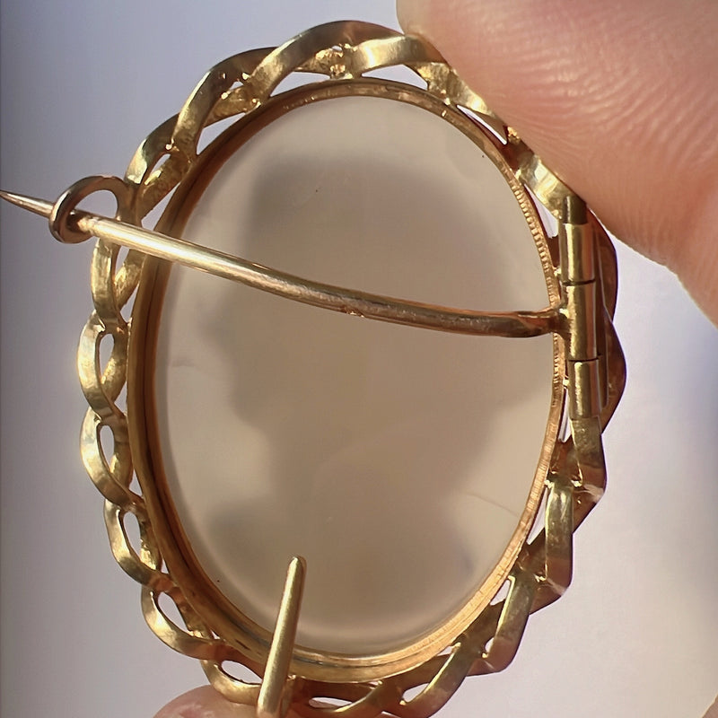 Victorian 18K Gold Agate Cameo Brooch