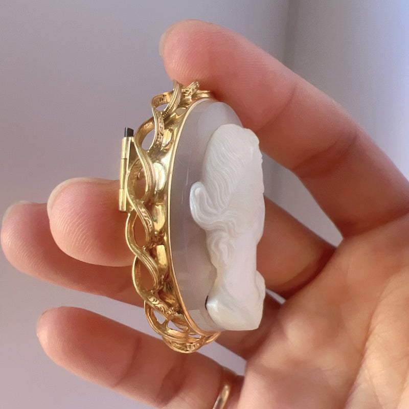 Victorian 18K Gold Agate Cameo Brooch