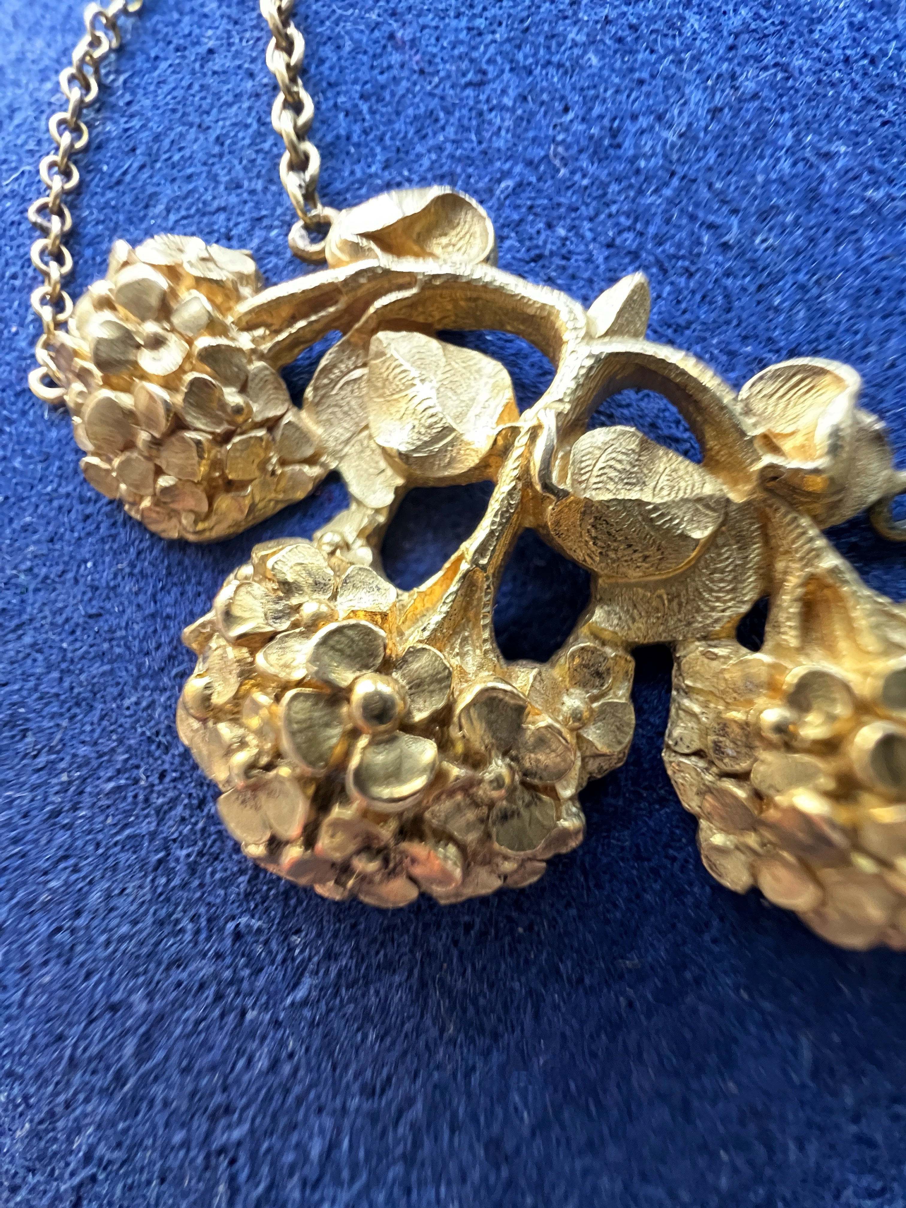 French Art Nouveau 18K gold Hydrangea flower necklace