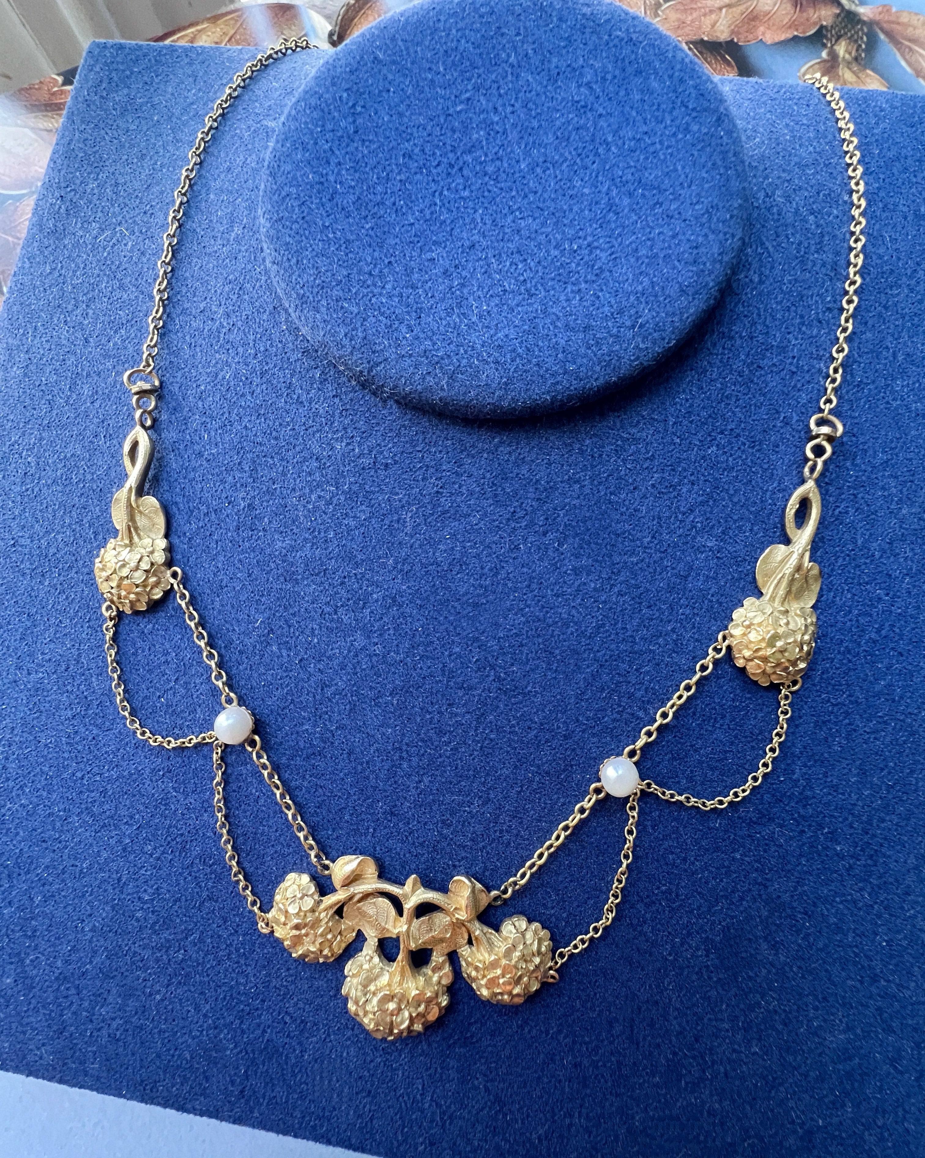 French Art Nouveau 18K gold Hydrangea flower necklace