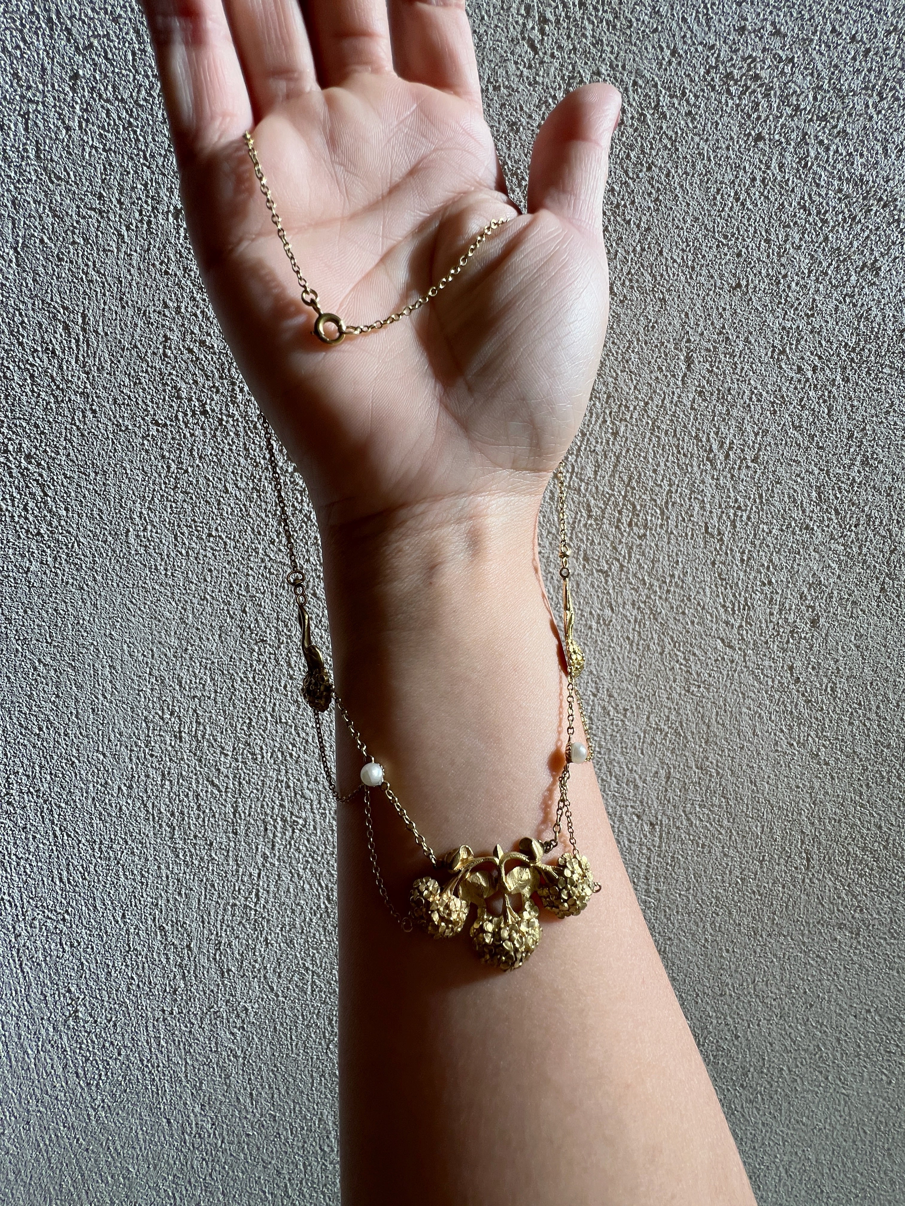 French Art Nouveau 18K gold Hydrangea flower necklace