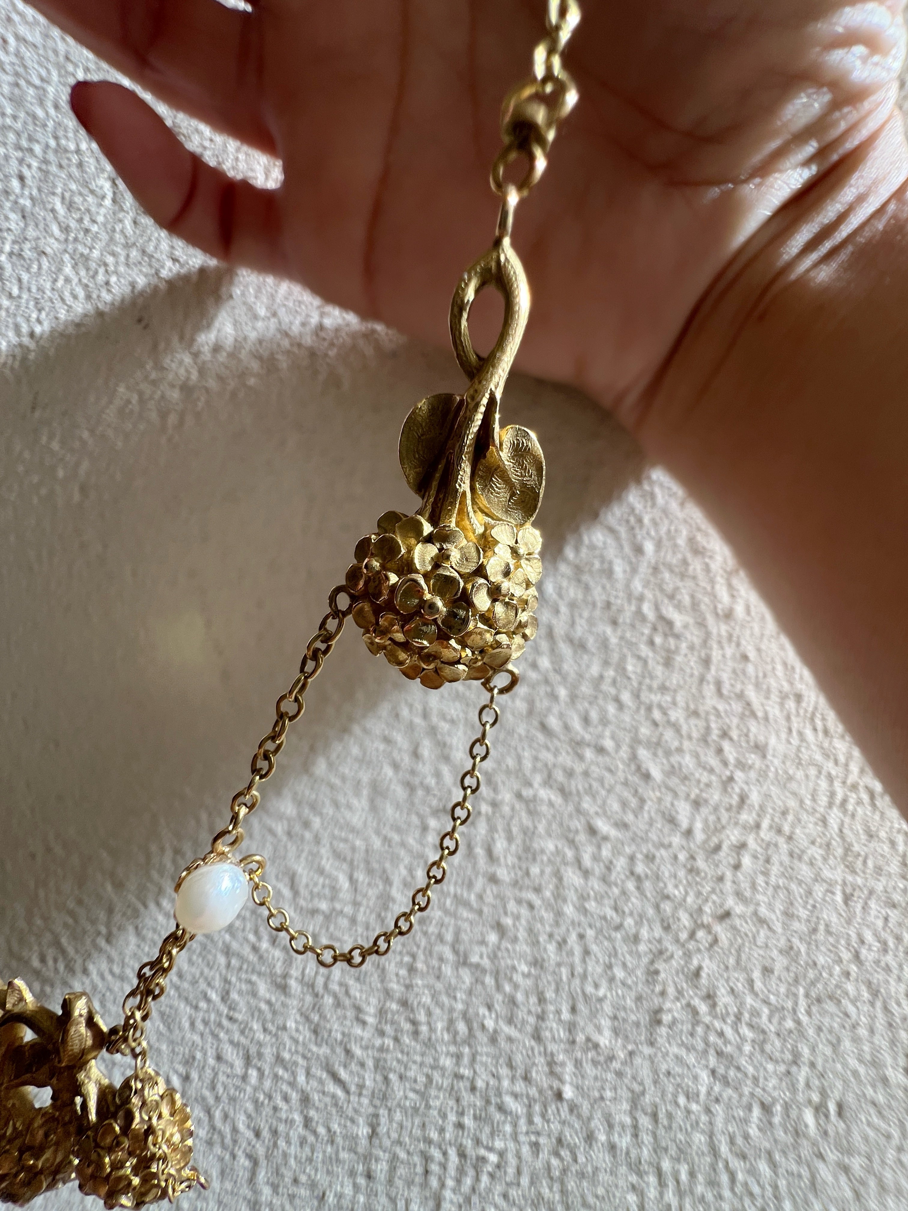 French Art Nouveau 18K gold Hydrangea flower necklace