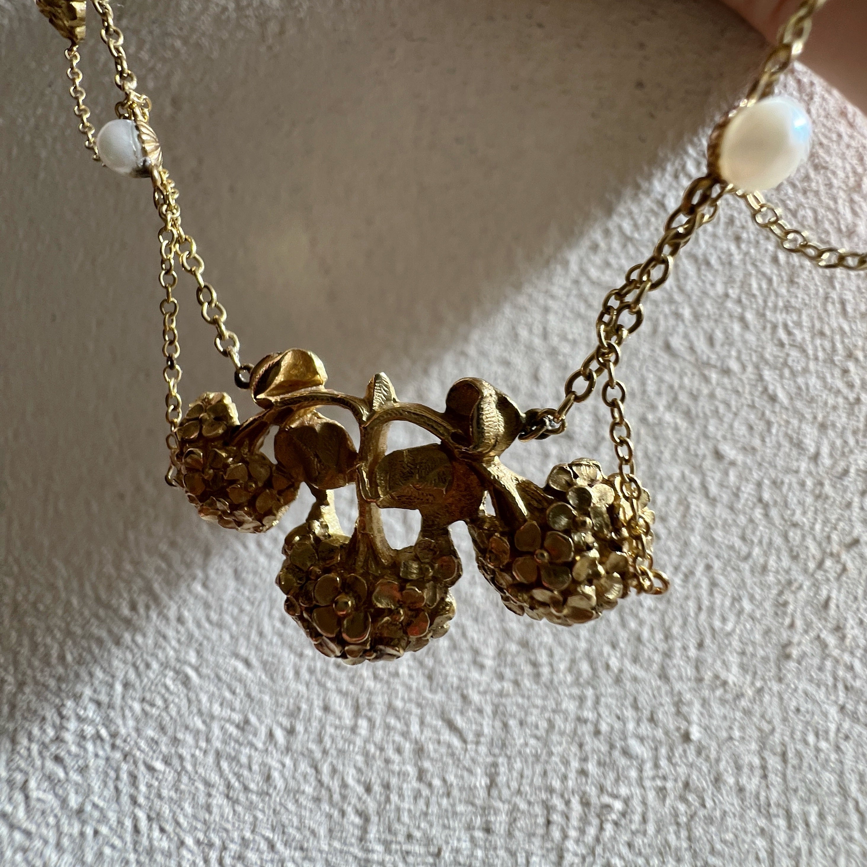 French Art Nouveau 18K gold Hydrangea flower necklace
