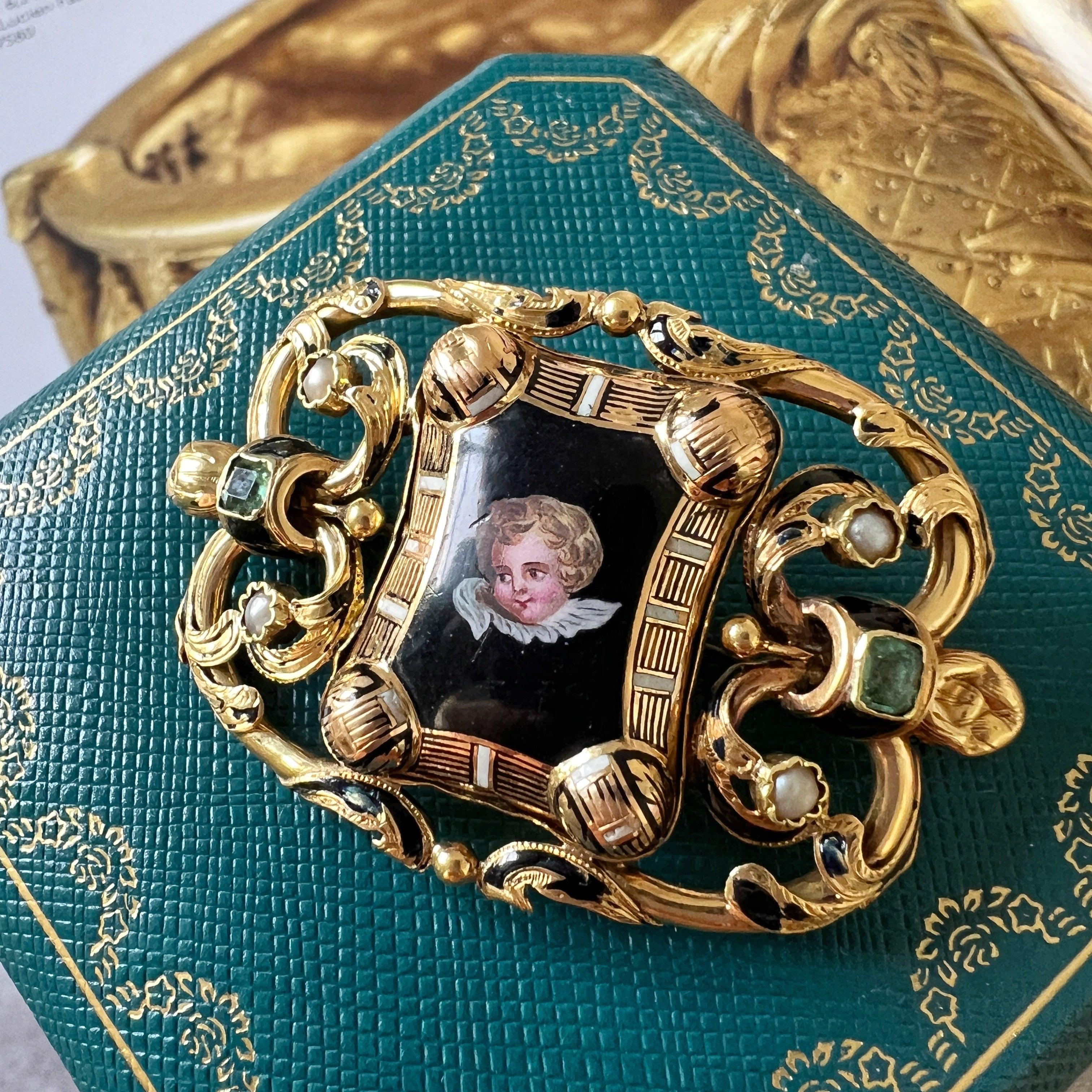 Antique 18K gold cherub brooch with emeralds and natural pearls - Curiously timeless