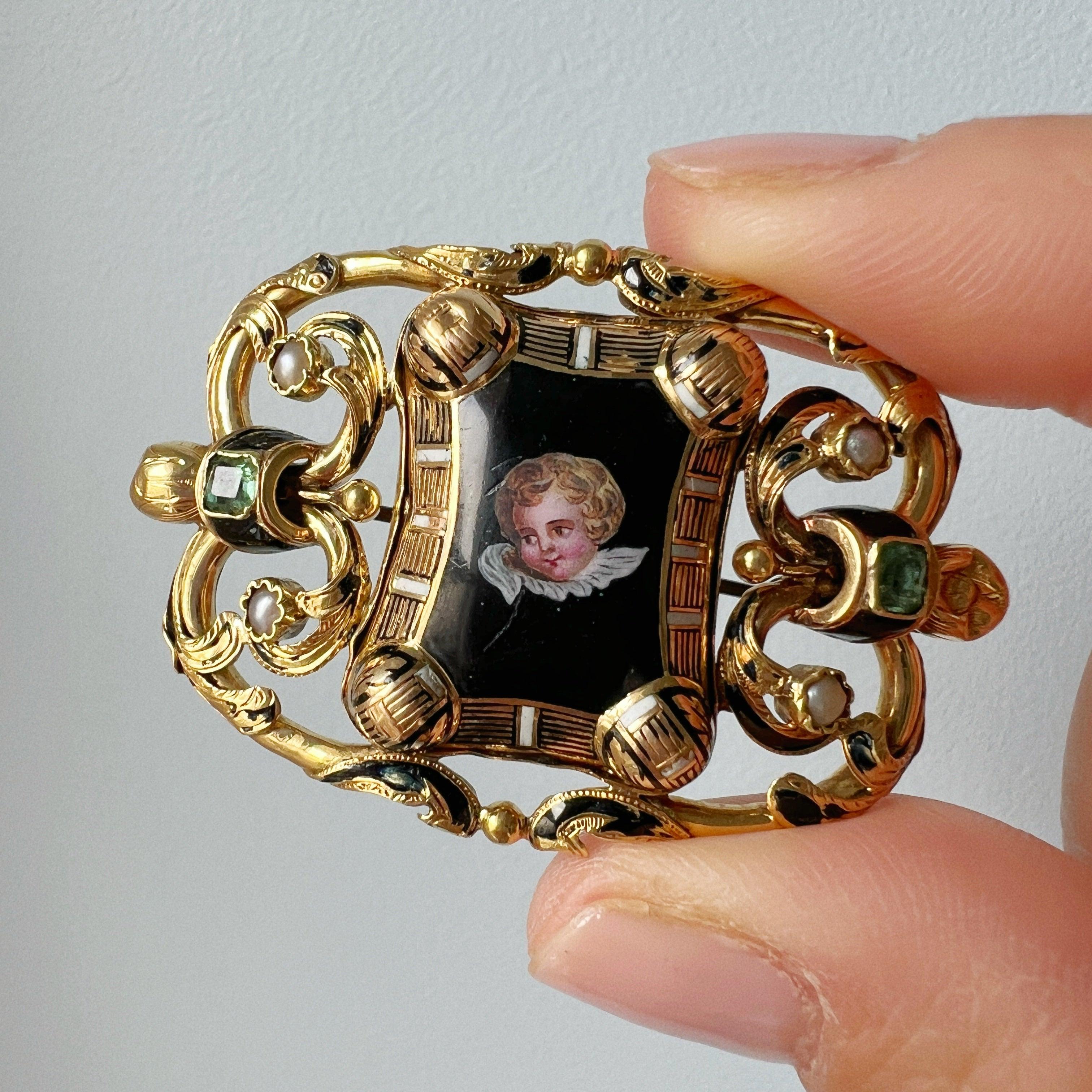 Antique 18K gold cherub brooch with emeralds and natural pearls - Curiously timeless