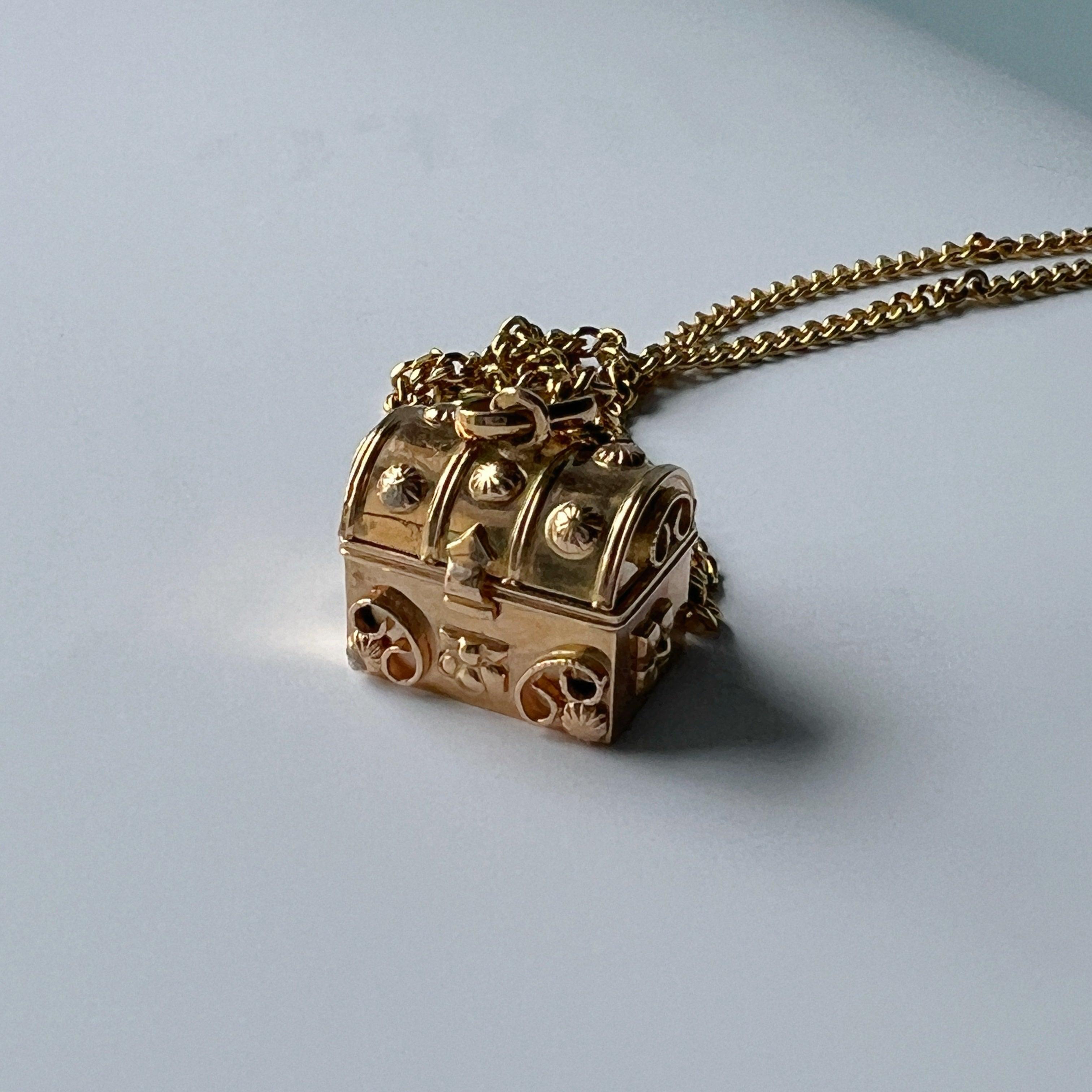 French antique 18K gold treasure box charm pendant - Curiously timeless