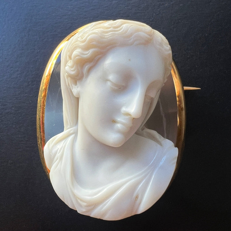 Victorian era 18K gold high relief agate cameo brooch