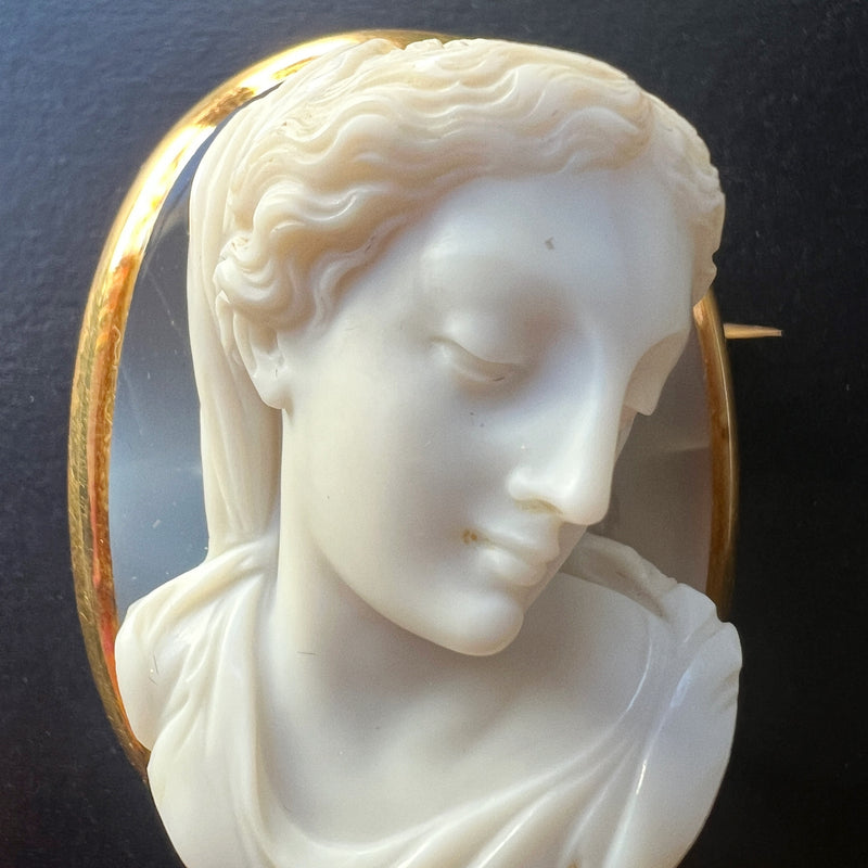 Victorian era 18K gold high relief agate cameo brooch