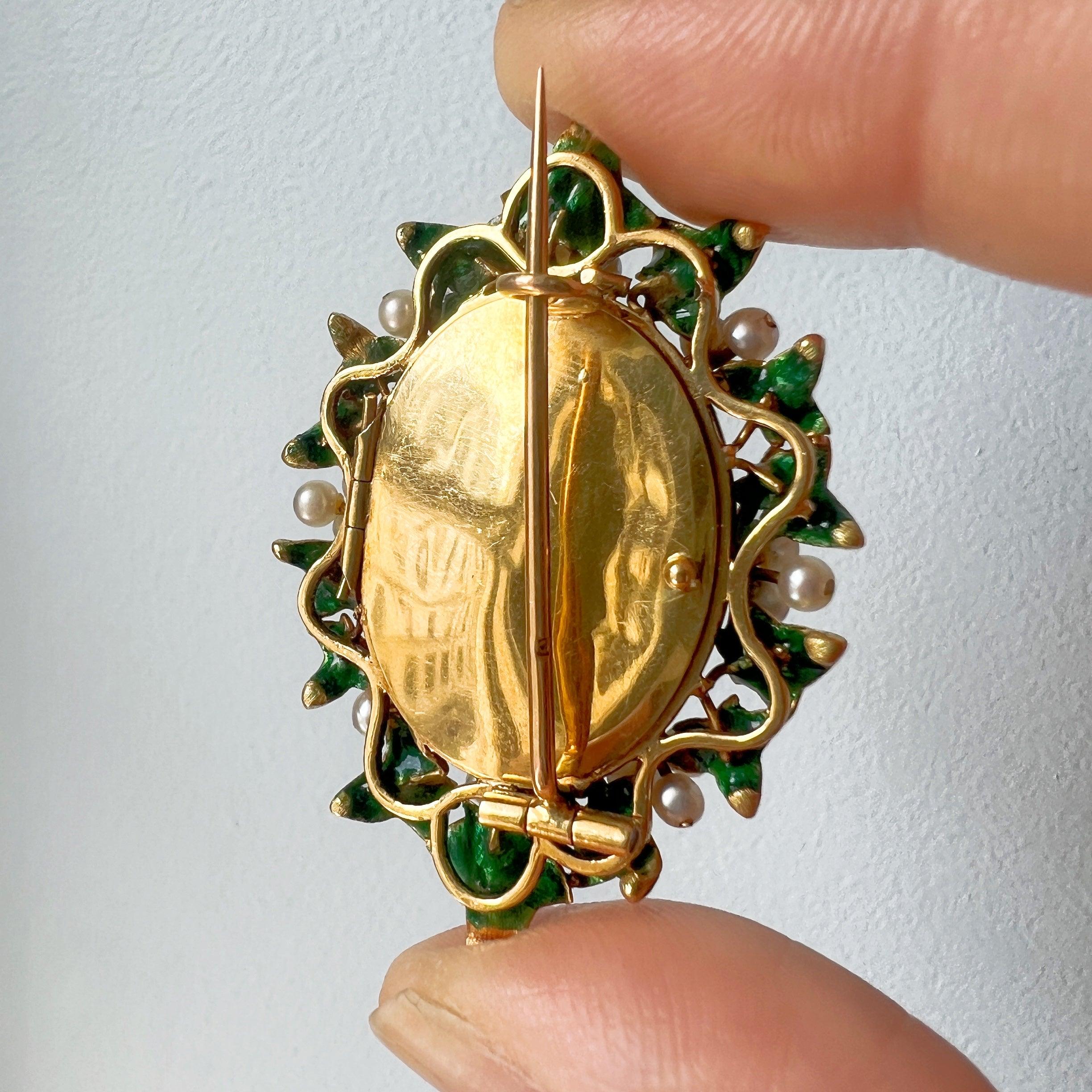 Victorian 18K gold coral pearl cameo brooch - Curiously timeless