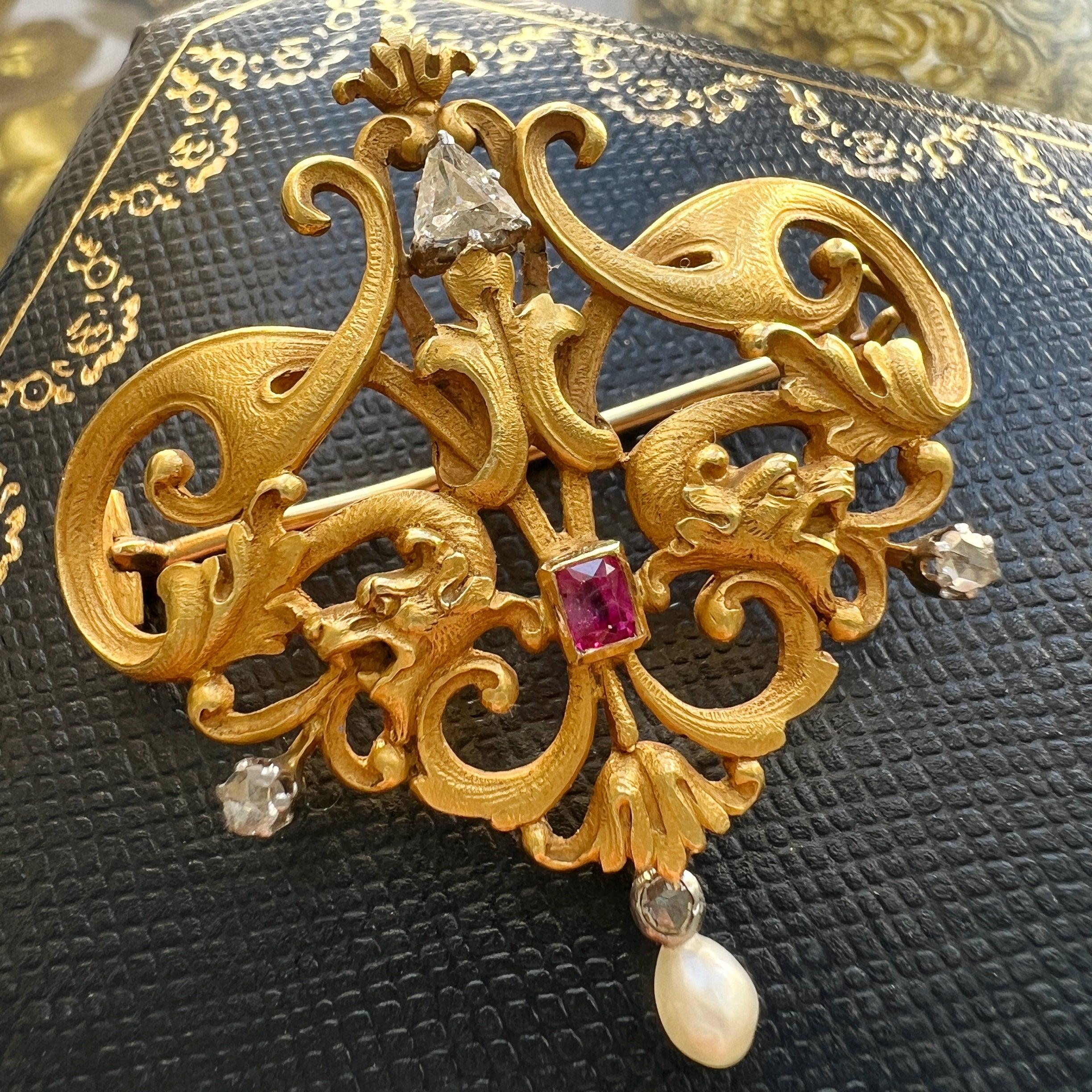 18K gold double chimera Art Nouveau pendant brooch - Curiously timeless