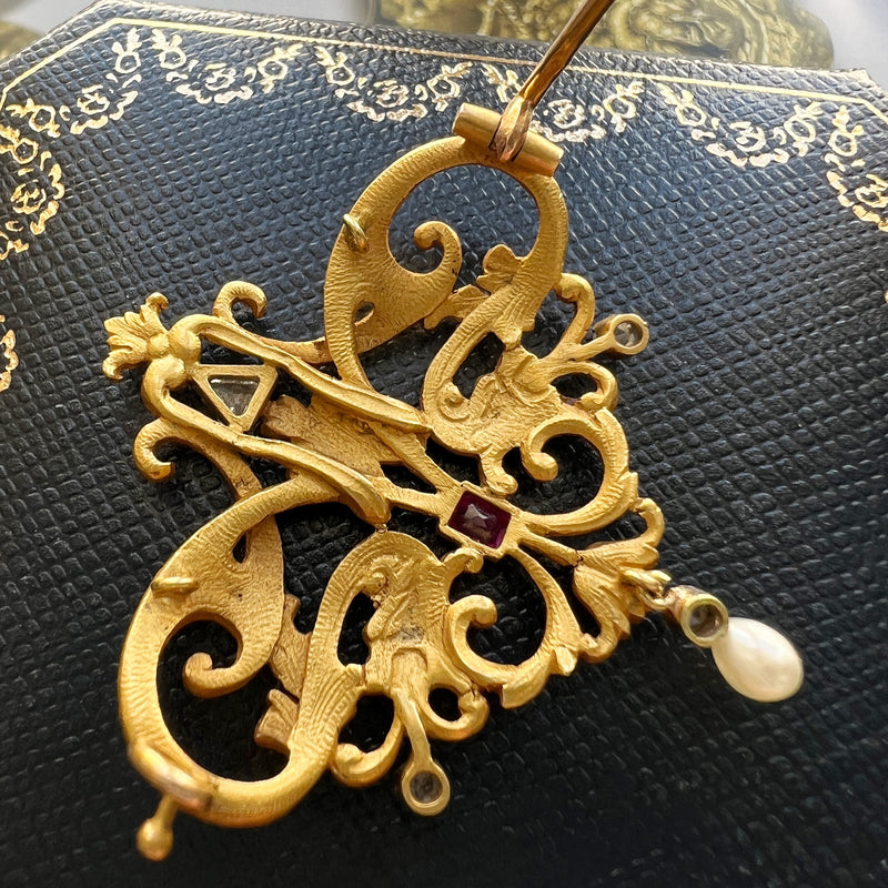 18K gold double chimera Art Nouveau pendant brooch