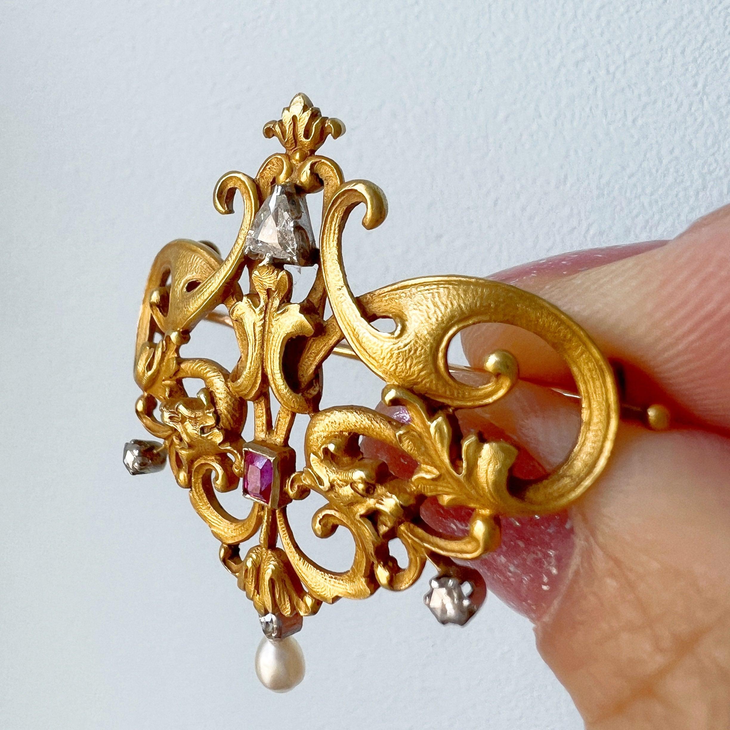 18K gold double chimera Art Nouveau pendant brooch - Curiously timeless