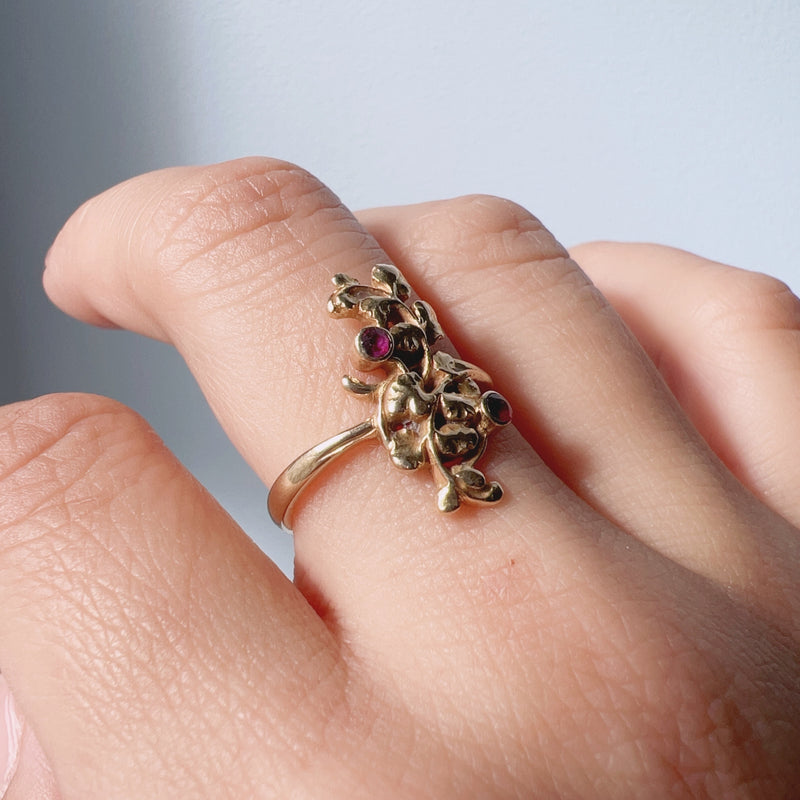 Art Nouveau 18K gold ivy leaves ruby ring