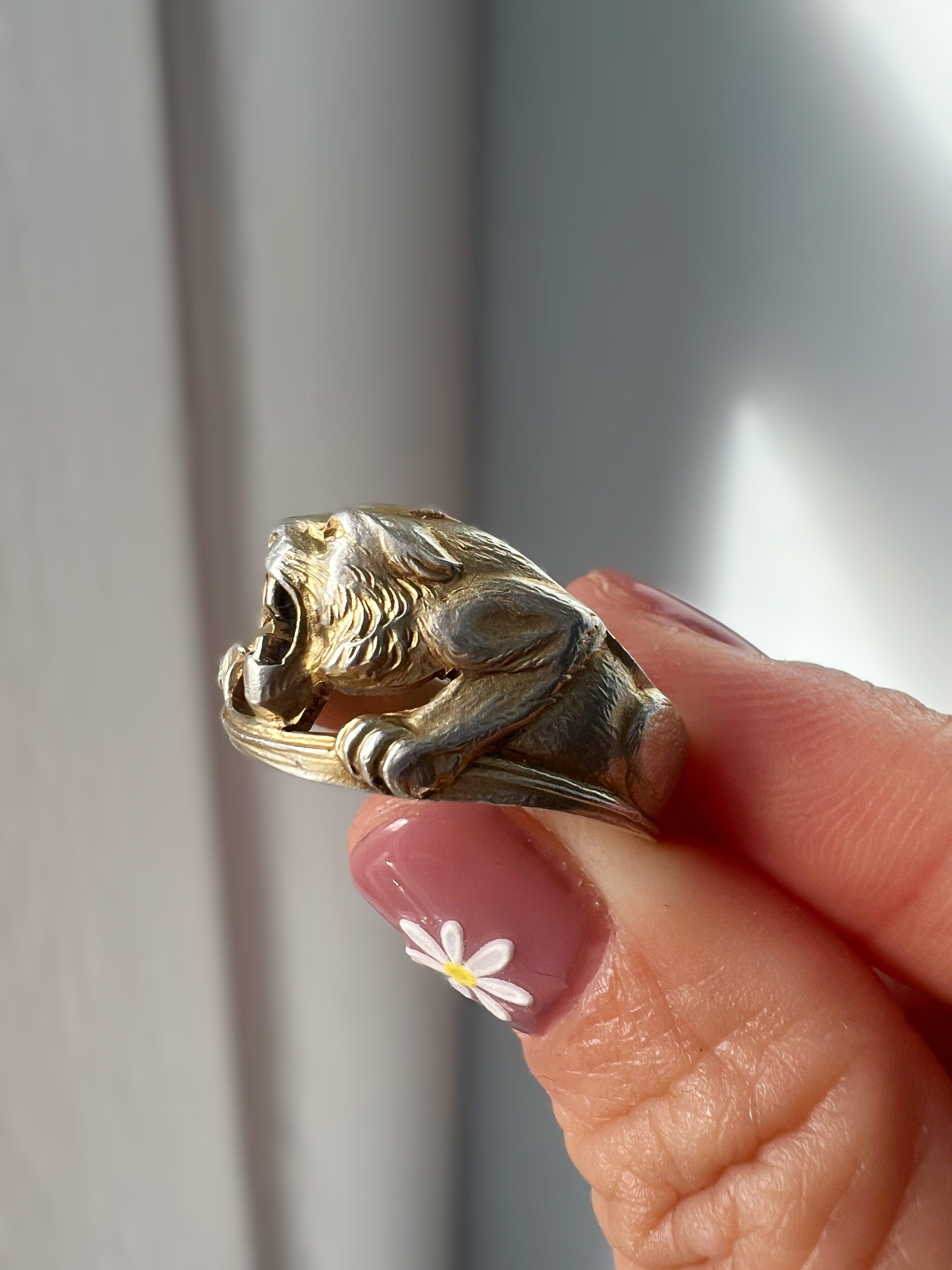 Art Nouveau era silver tiger band ring - Curiously timeless