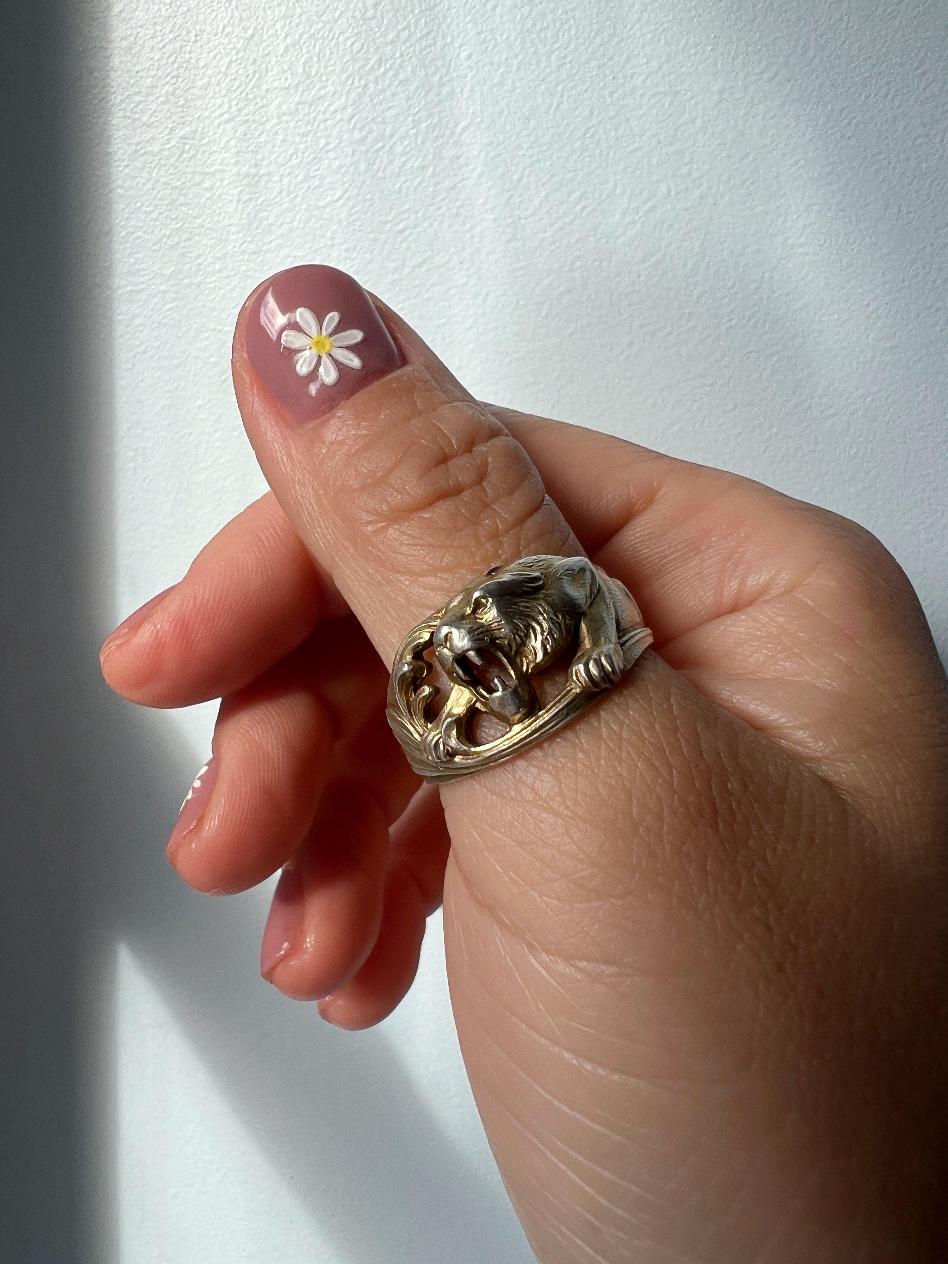 Art Nouveau era silver tiger band ring - Curiously timeless