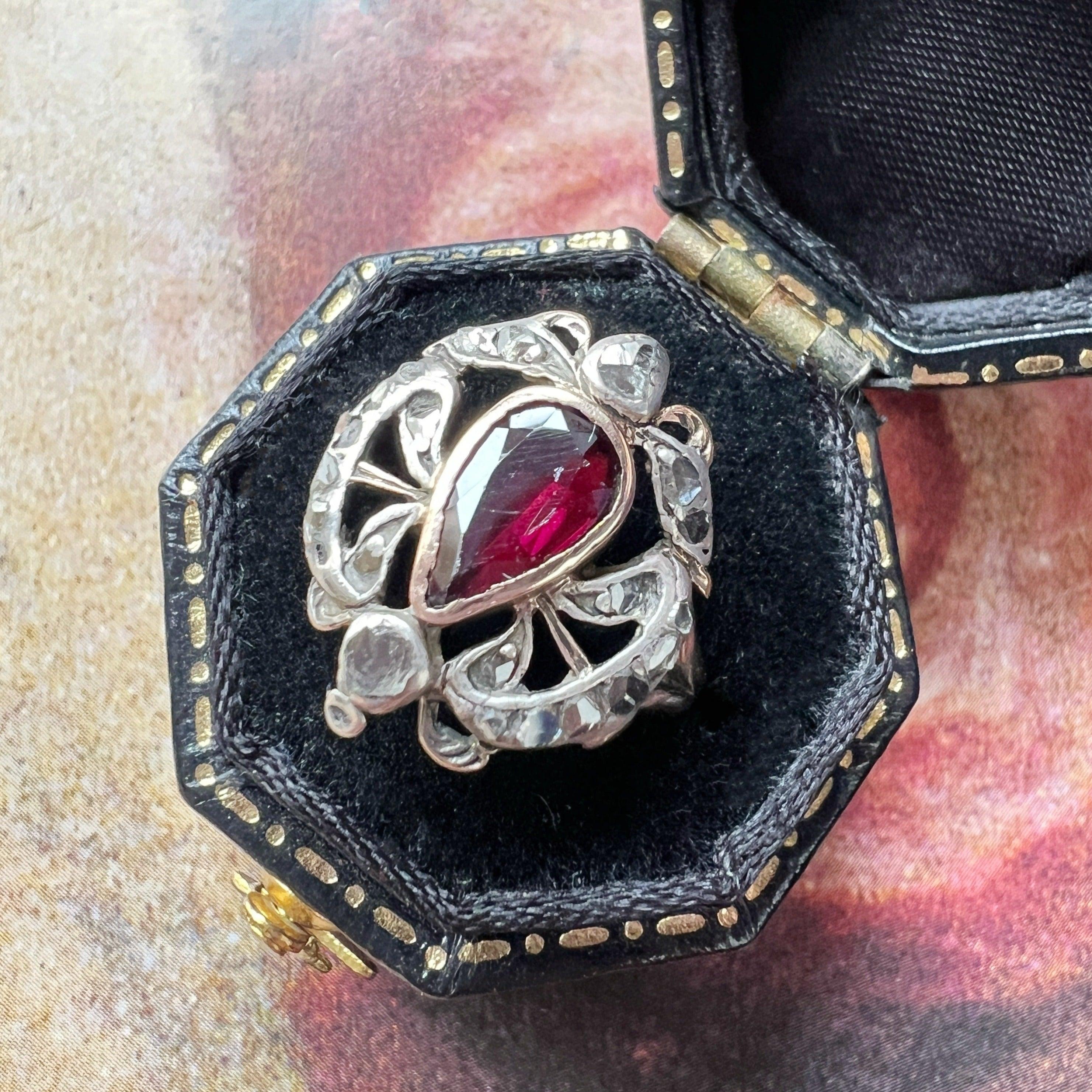 Georgian era 18K gold garnet heart diamond ring - Curiously timeless