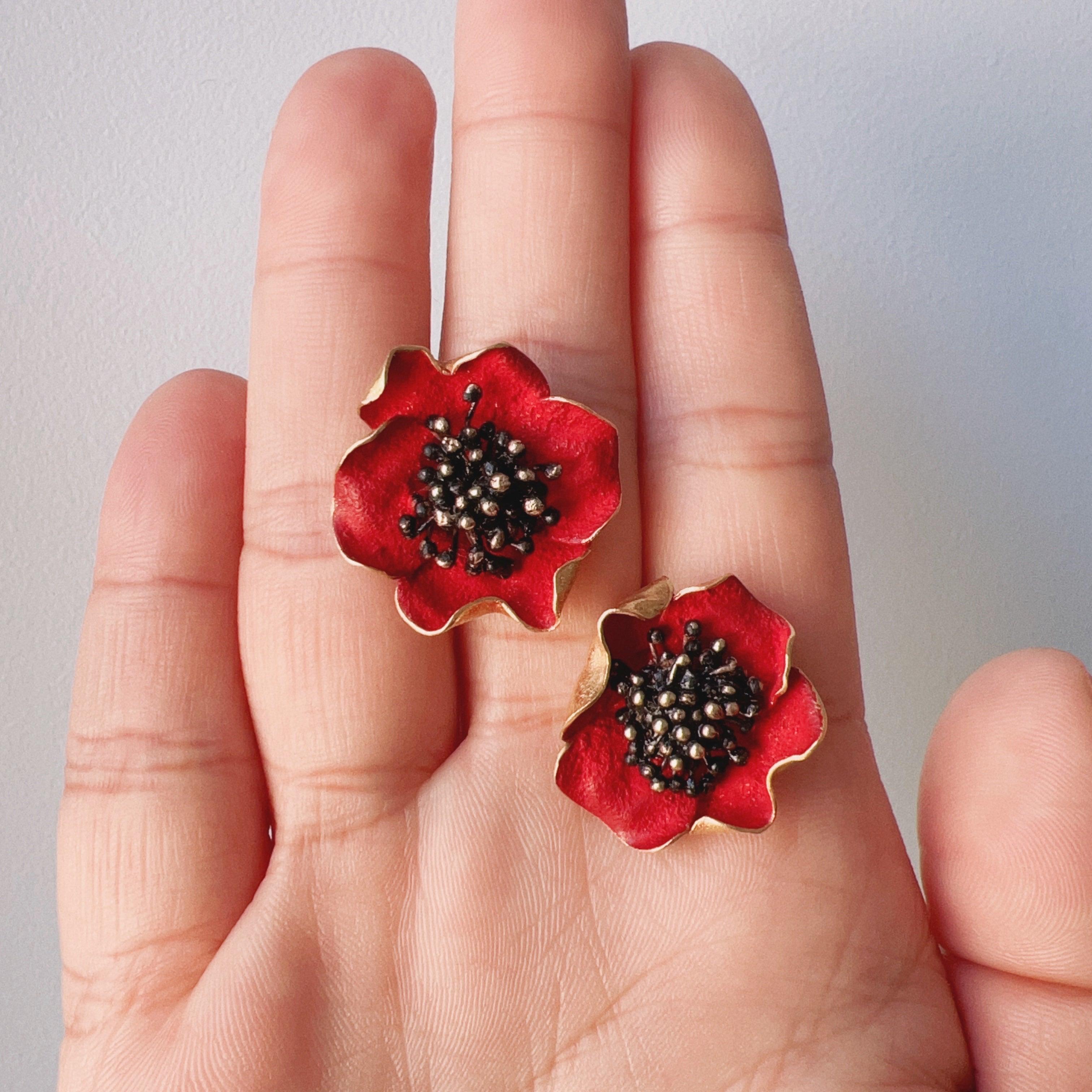 Vintage 18K gold red enamel poppy flower earrings - Curiously timeless