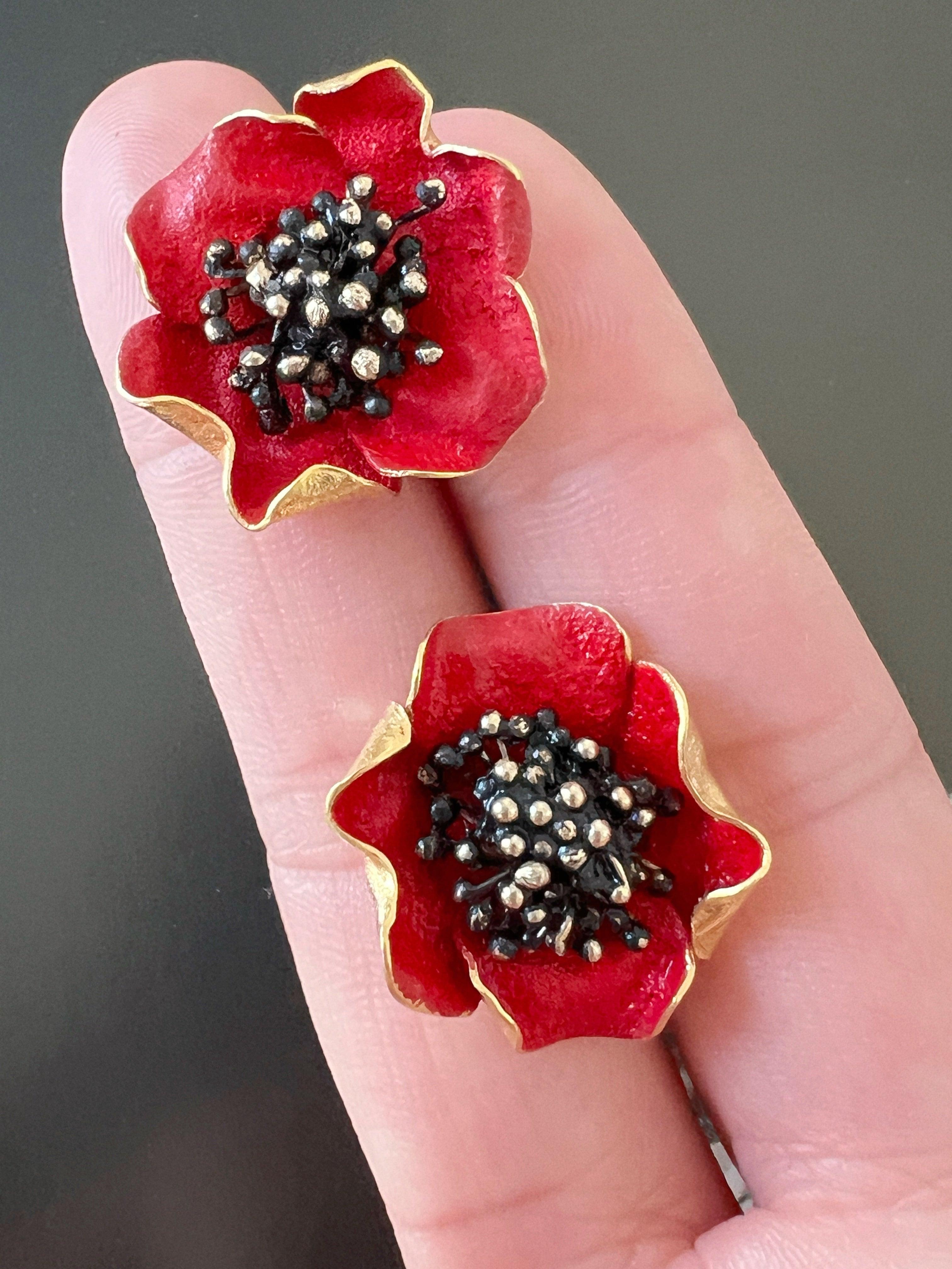 Vintage 18K gold red enamel poppy flower earrings - Curiously timeless