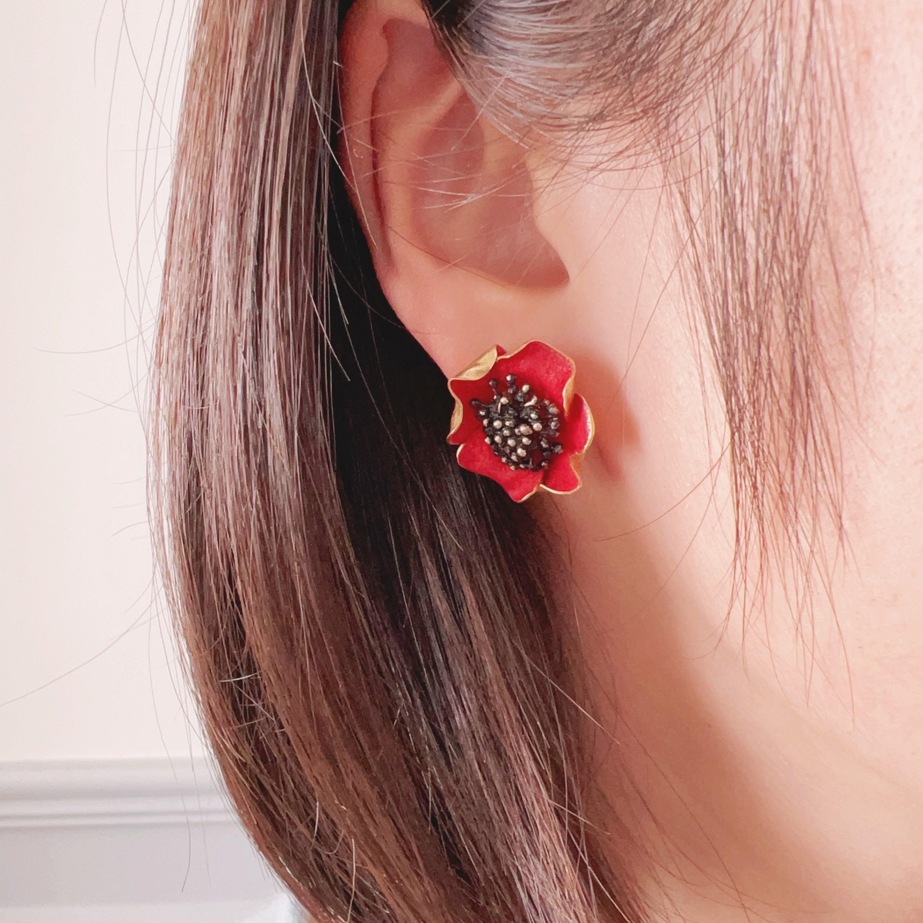 Vintage 18K gold red enamel poppy flower earrings - Curiously timeless