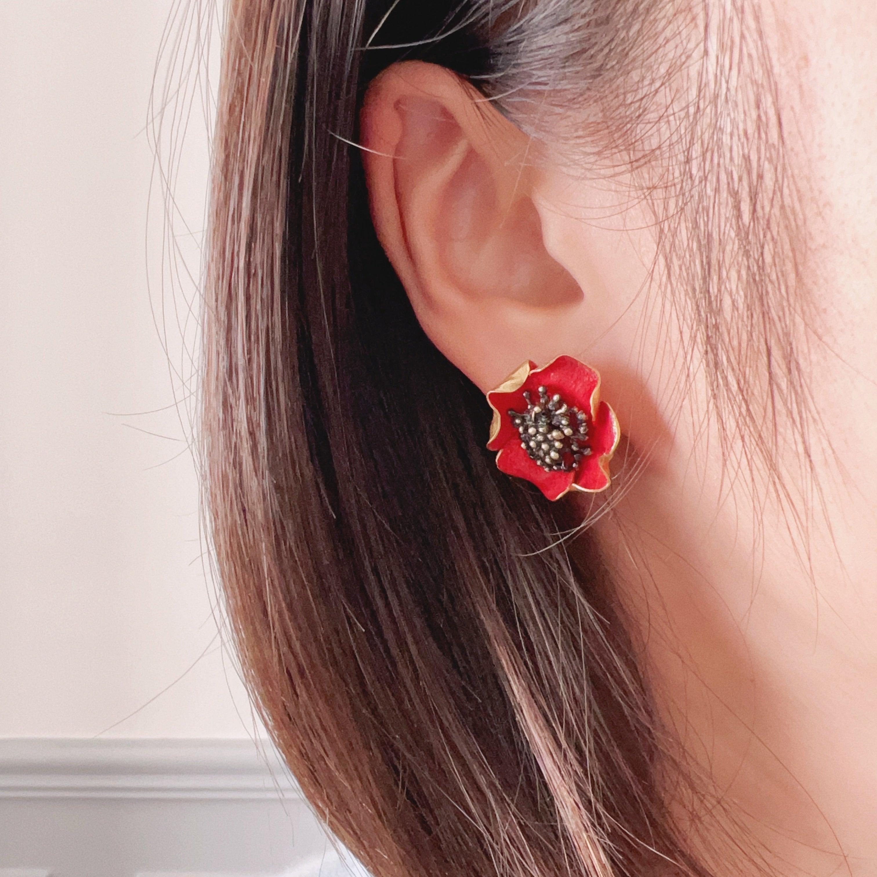 Vintage 18K gold red enamel poppy flower earrings - Curiously timeless