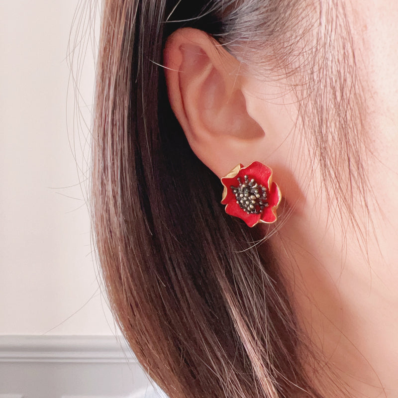 Vintage 18K gold red enamel poppy flower earrings