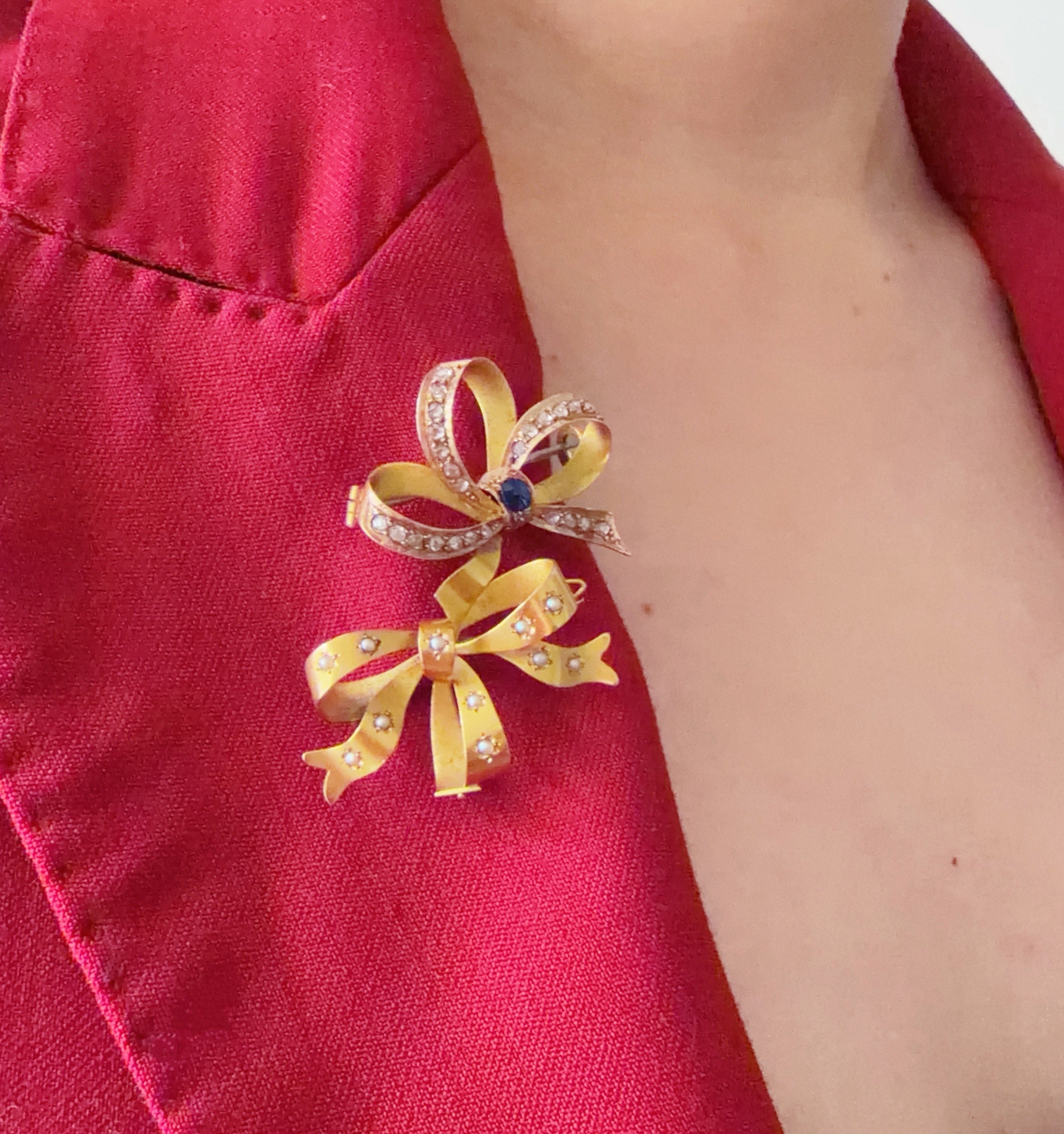 Beautiful pair of 19th Century 18K Gold Bow Brooches