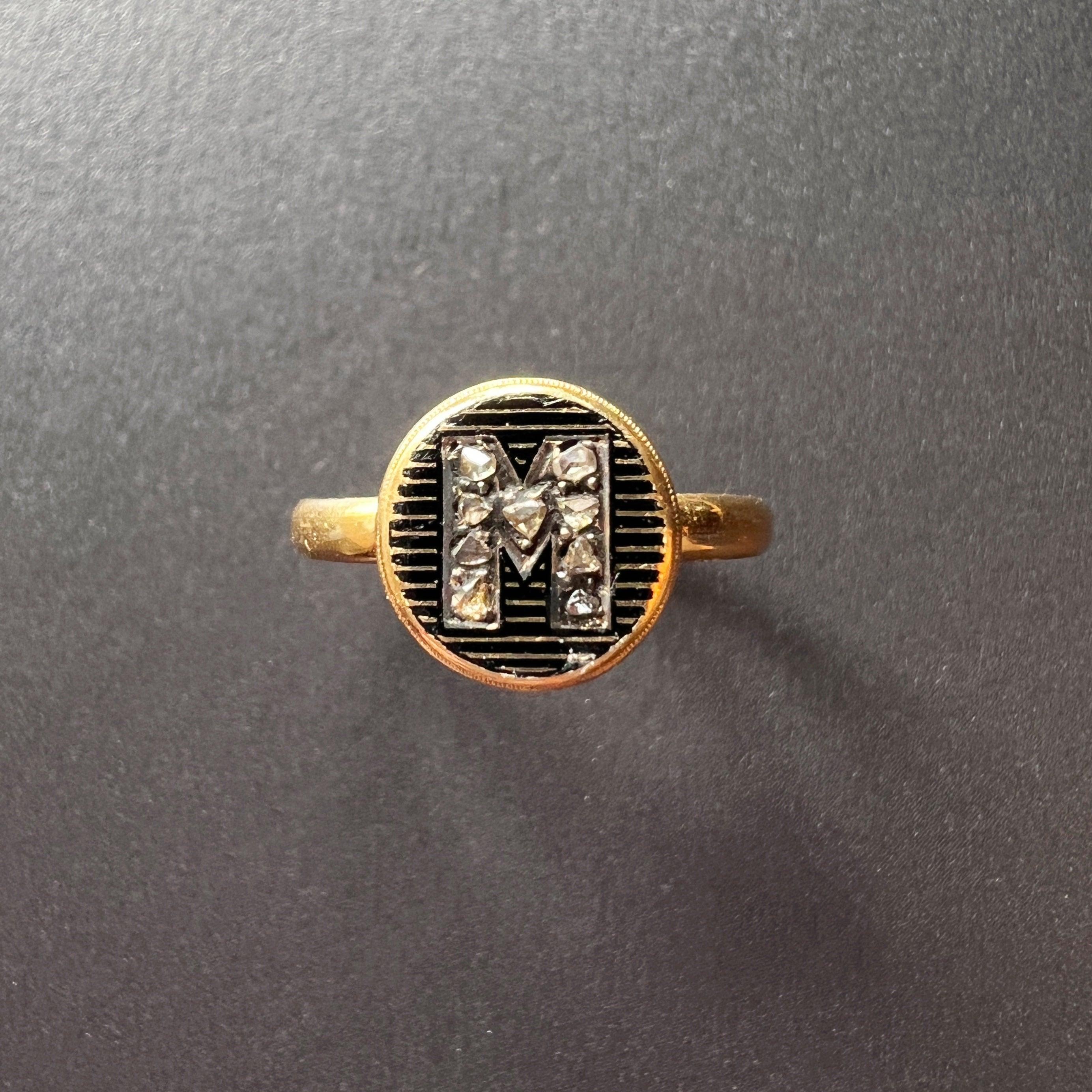 Victorian era 18K gold diamond “M” monogram ring - Curiously timeless