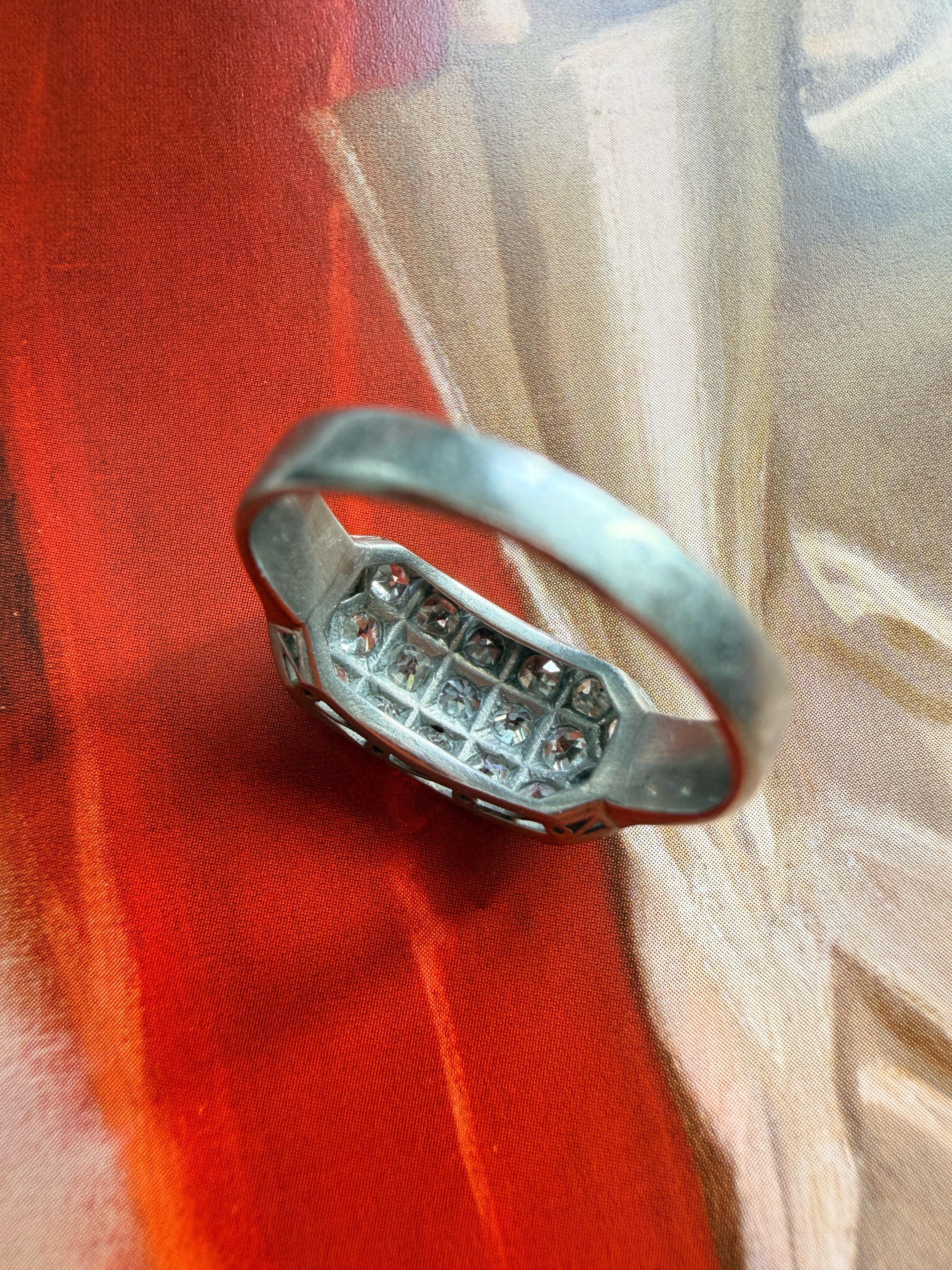 French Art Deco 18k platinum diamond ring