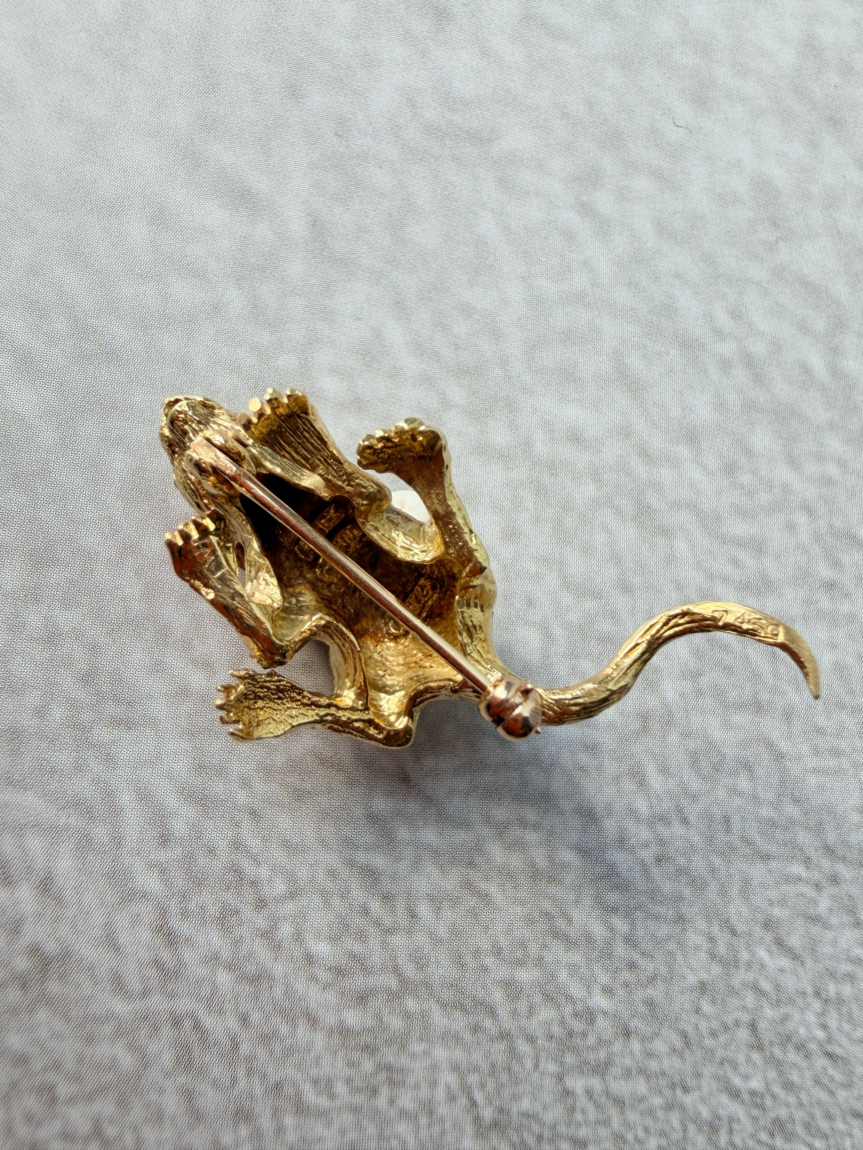 Vintage 18K yellow gold mouse brooch with ruby eyes