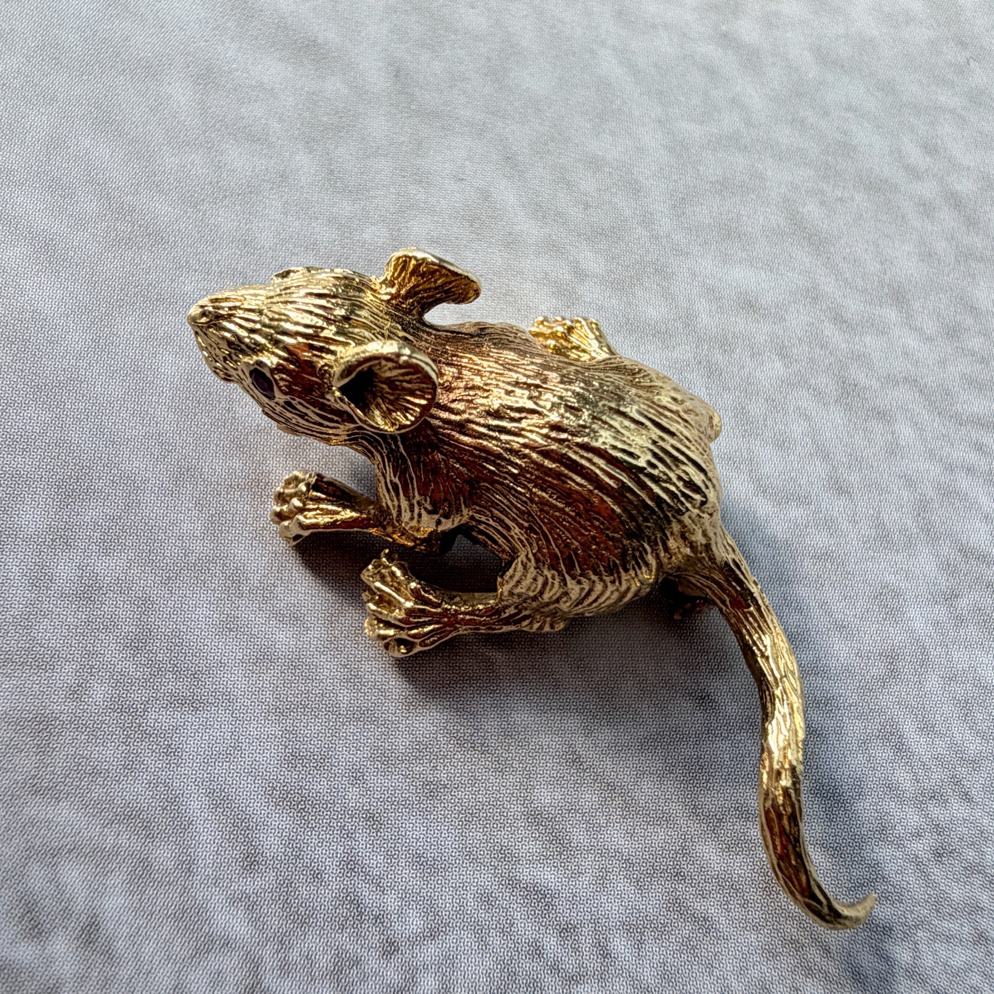 Vintage 18K yellow gold mouse brooch with ruby eyes