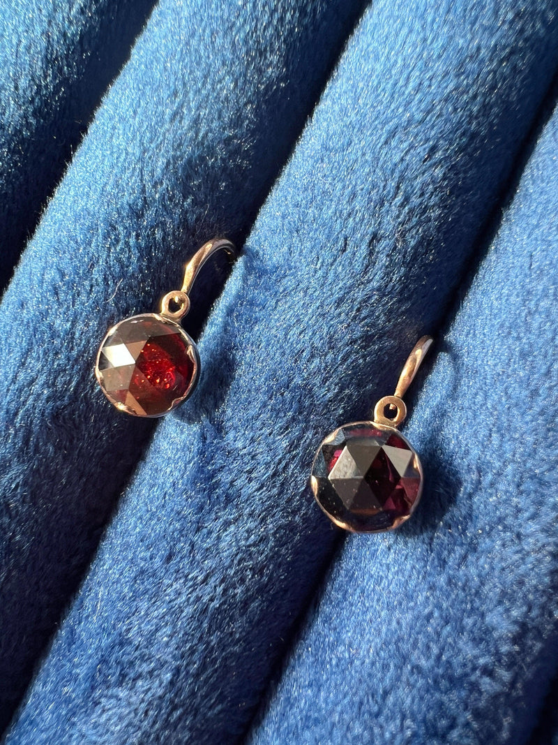 Victorian 18K gold Perpignan Garnet sleeper earrings - Curiously timeless