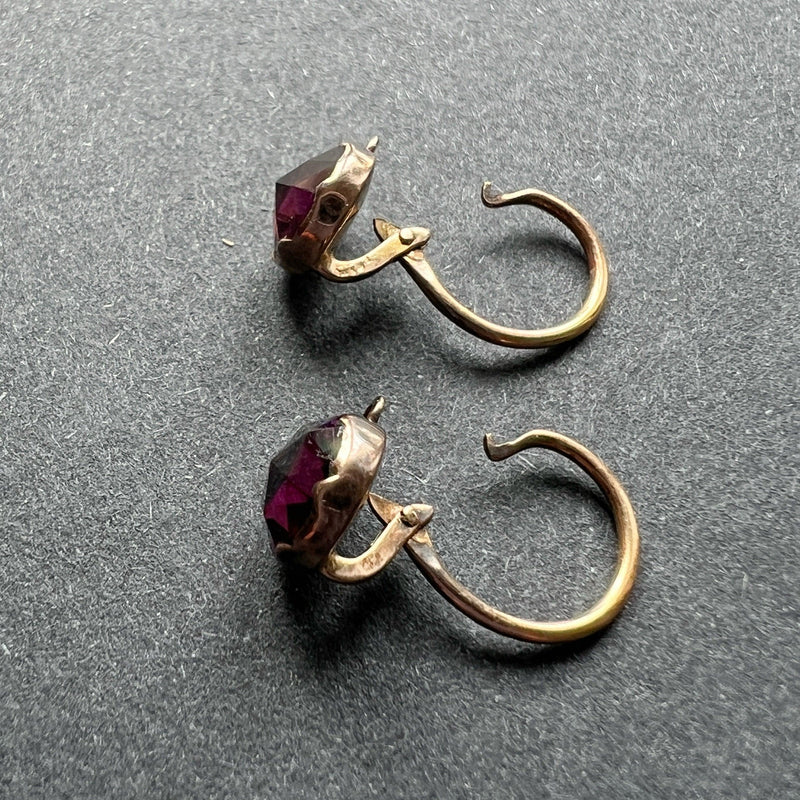 Victorian 18K gold Perpignan Garnet sleeper earrings - Curiously timeless