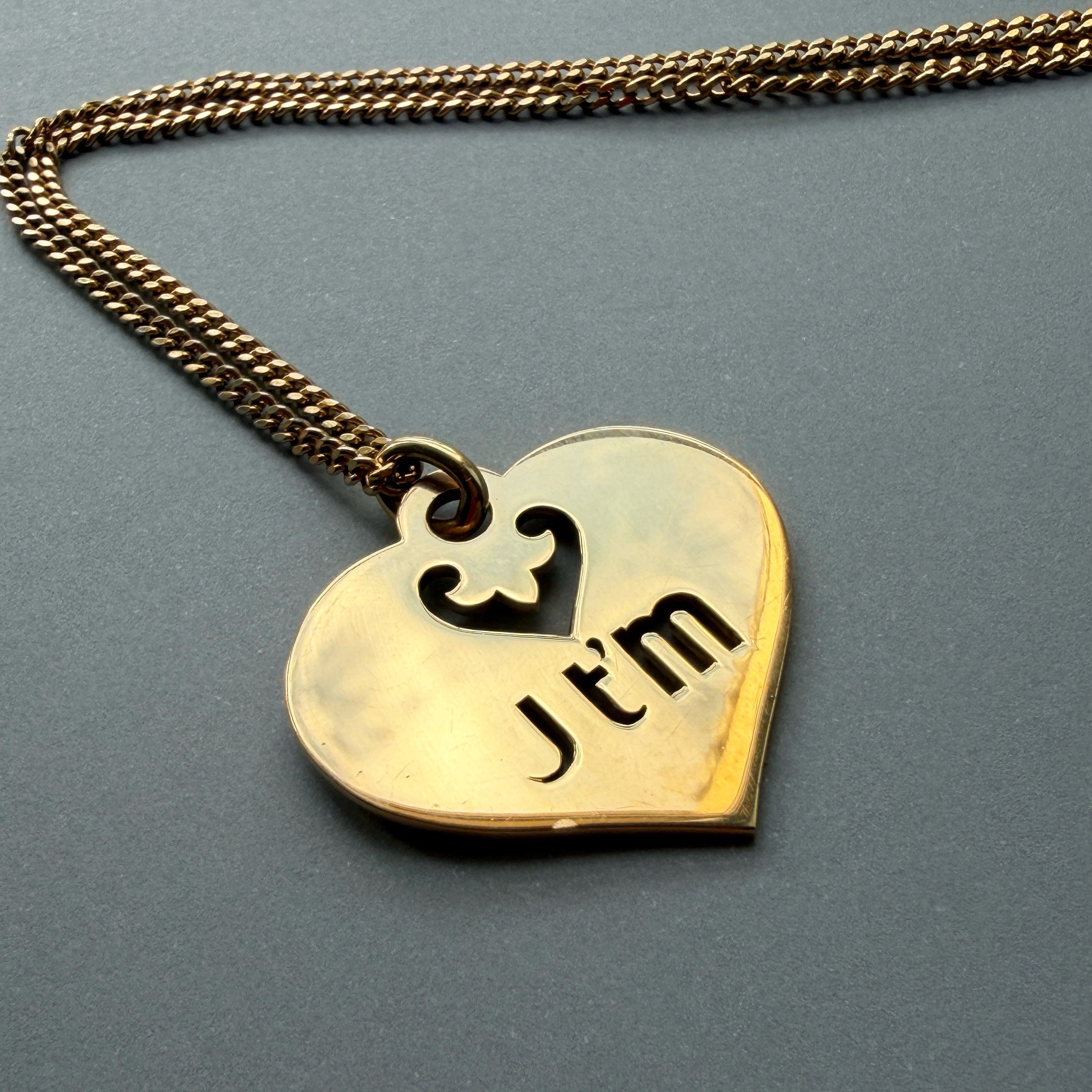 O.J. Perrin Paris 18K Gold “J t’m” “Coeur légende” Heart Pendant