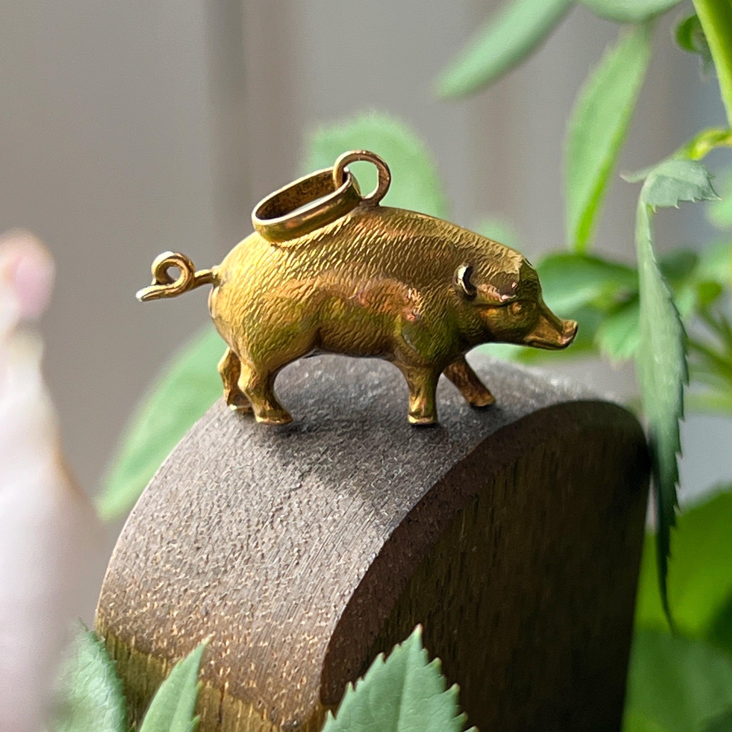 Antique 18K gold pig charm pendant - Curiously timeless