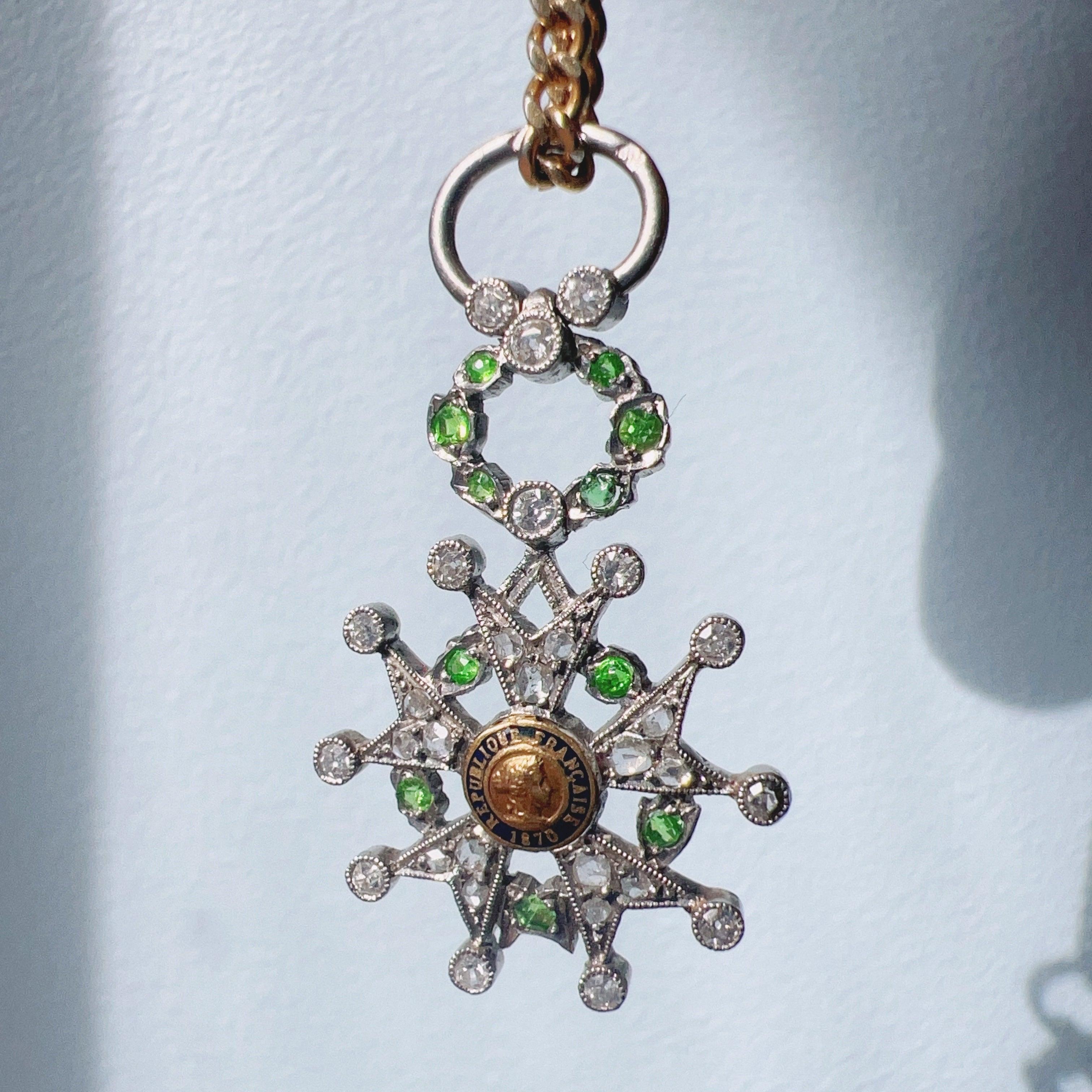 Platinum legion of honor pendant with diamond and tsavorite garnets - Curiously timeless