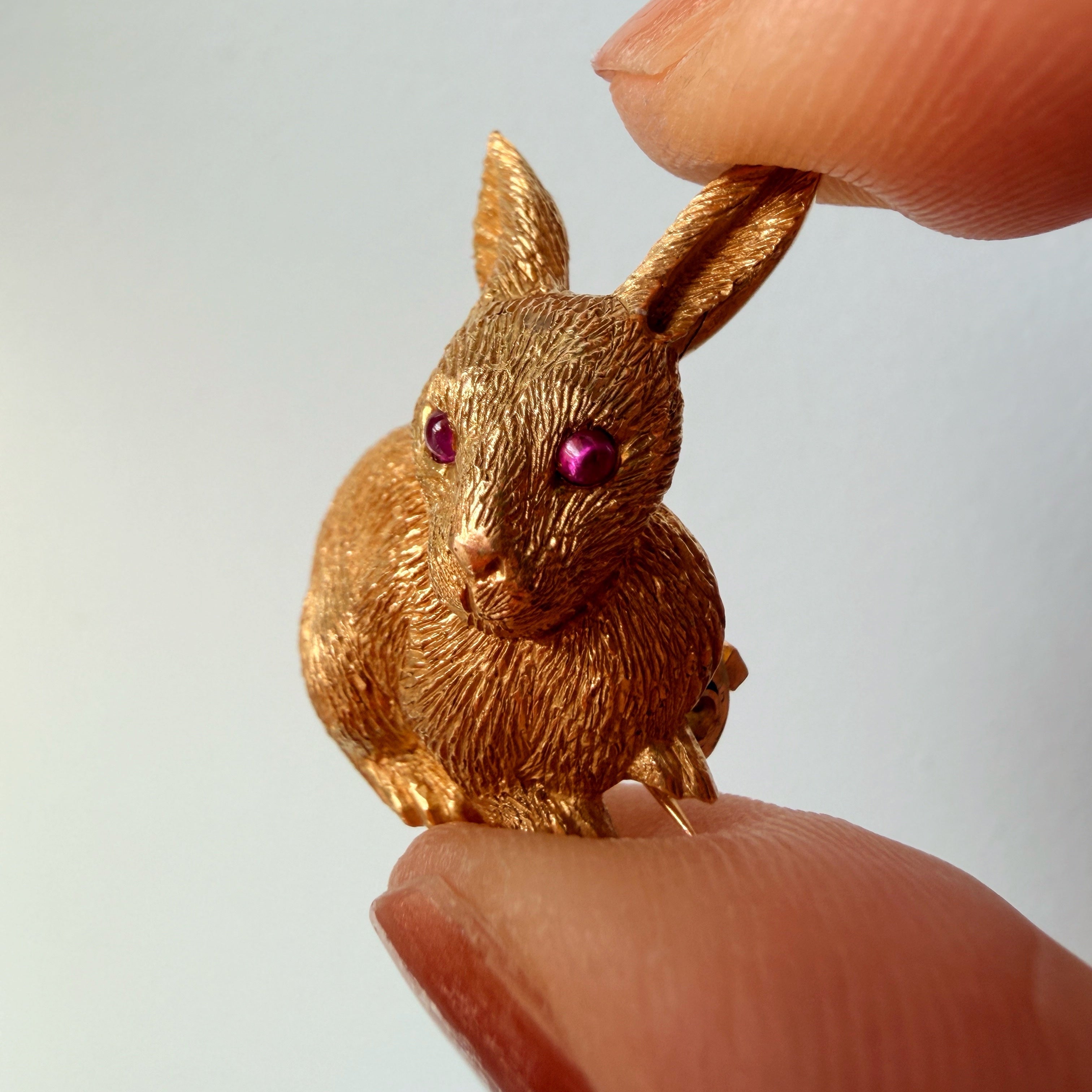18k yellow gold rabbit brooch with ruby eyes