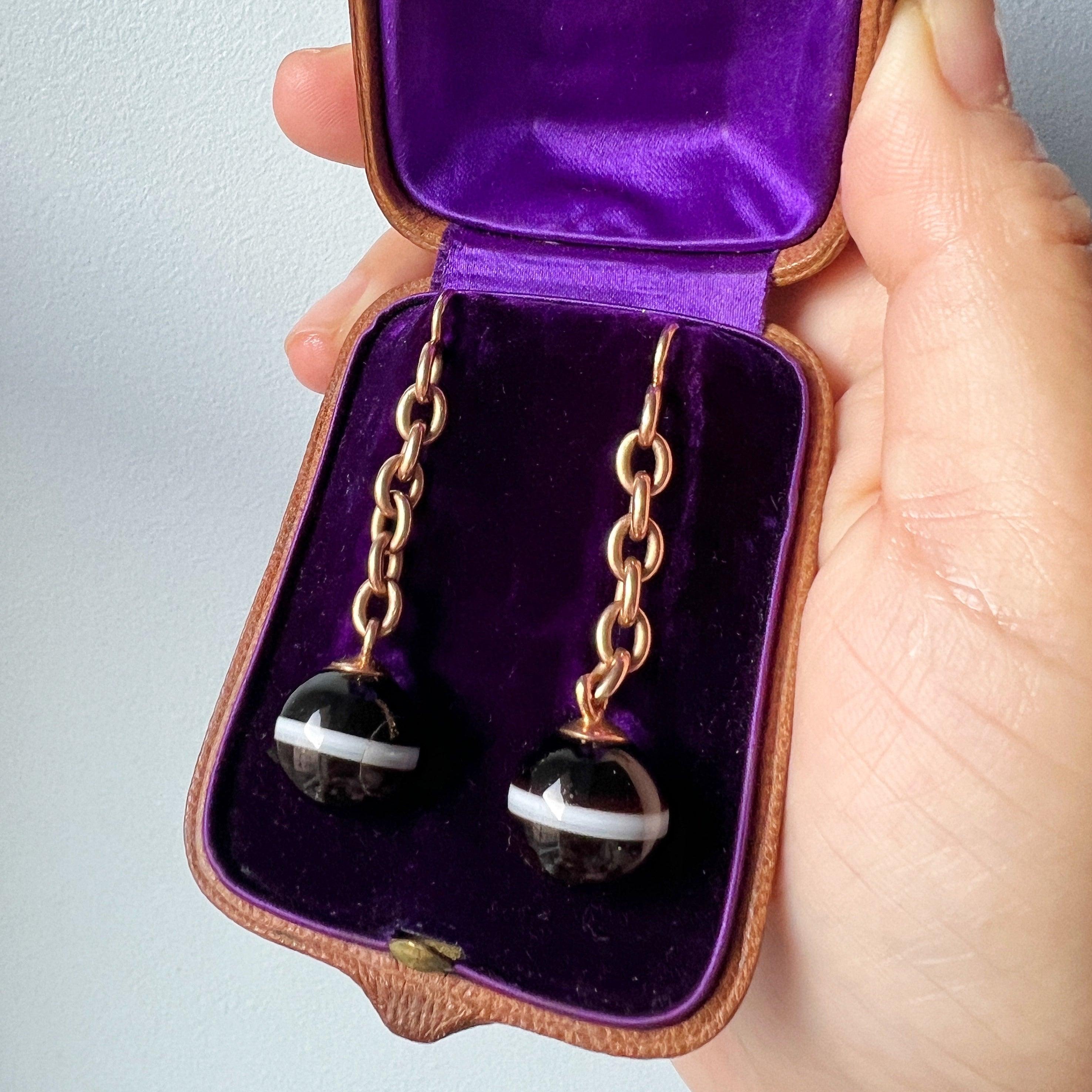 Boxed Victorian era 18K gold banded agate drop earrings - Curiously timeless