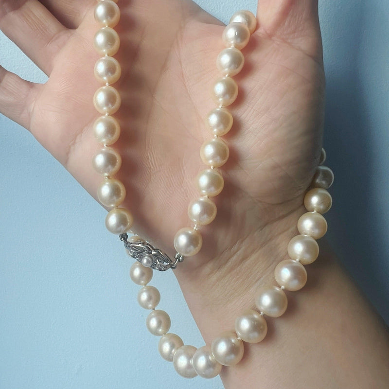 French Vintage 18K gold Akoya pearl necklace - Curiously timeless