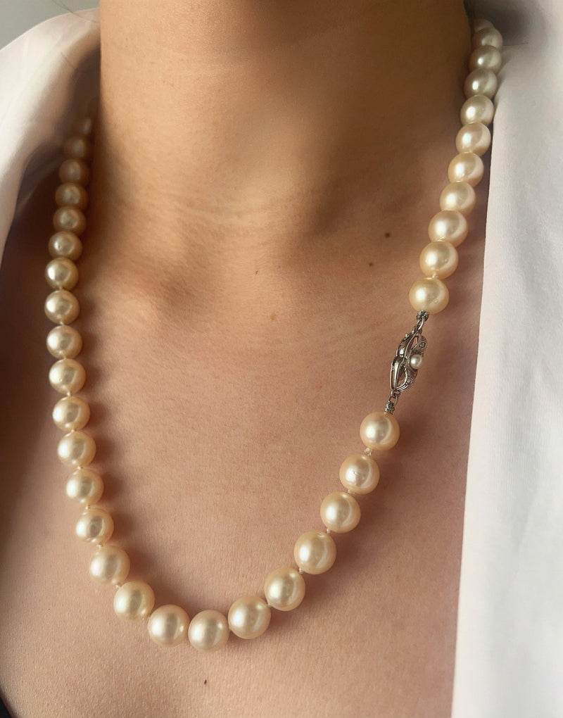 French Vintage 18K gold Akoya pearl necklace - Curiously timeless