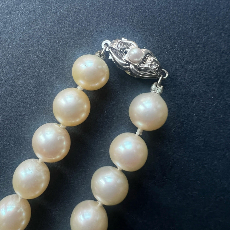 French Vintage 18K gold Akoya pearl necklace - Curiously timeless