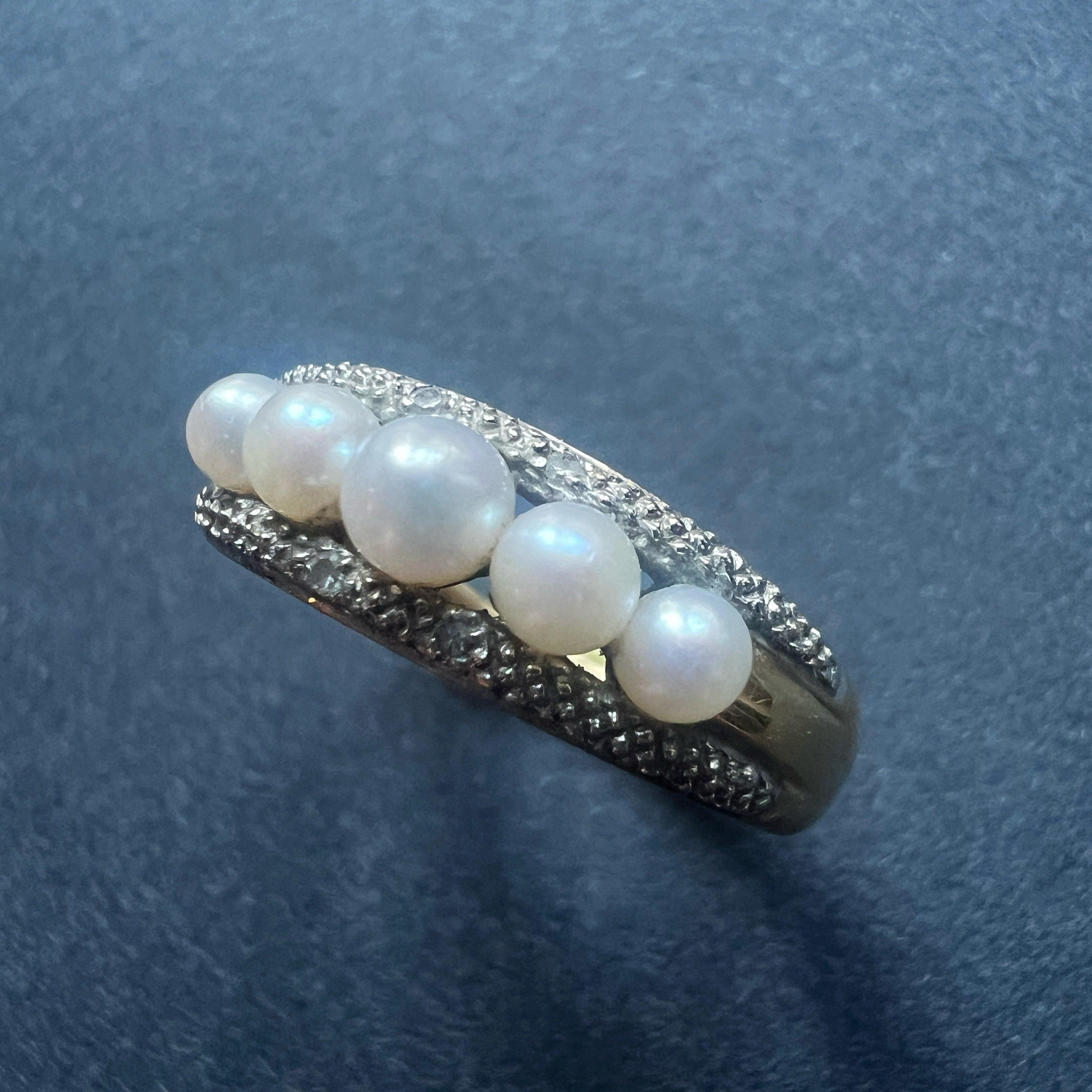 Vintage 18K gold pearl diamond band ring - Curiously timeless