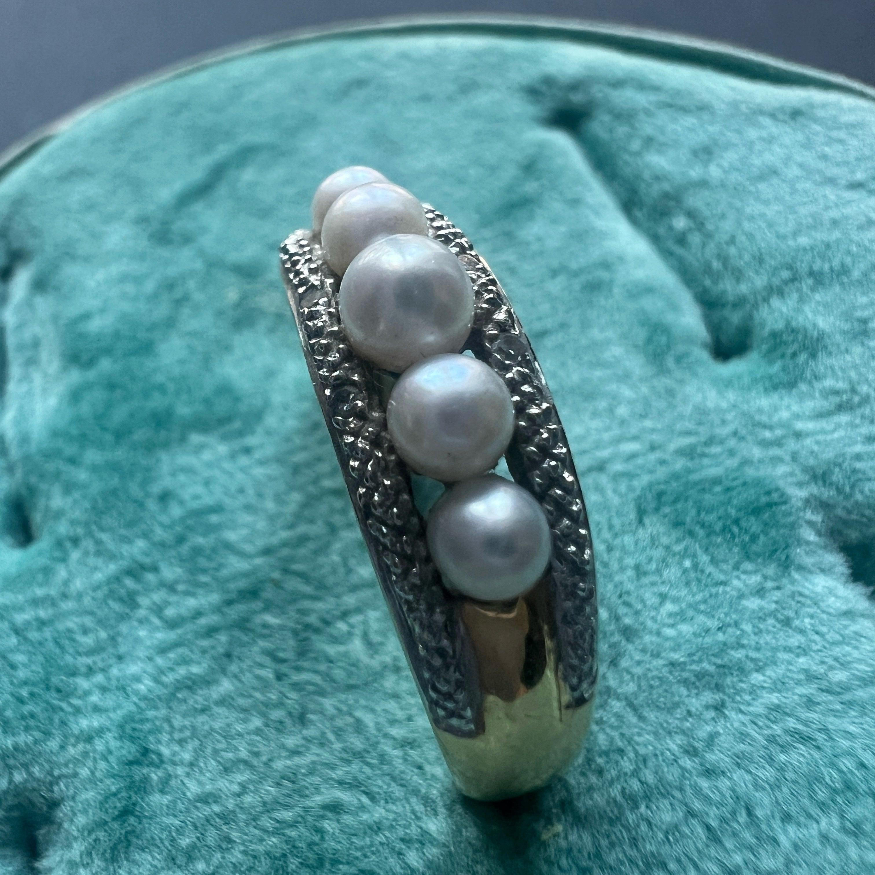 Vintage 18K gold pearl diamond band ring - Curiously timeless