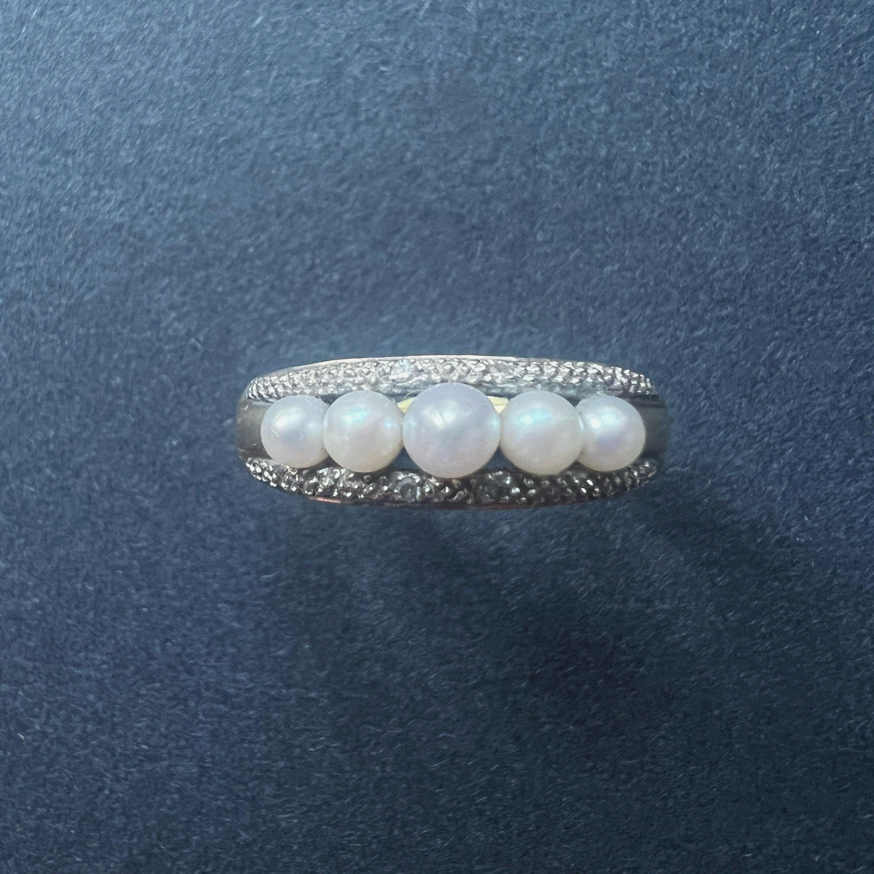 Vintage 18K gold pearl diamond band ring - Curiously timeless