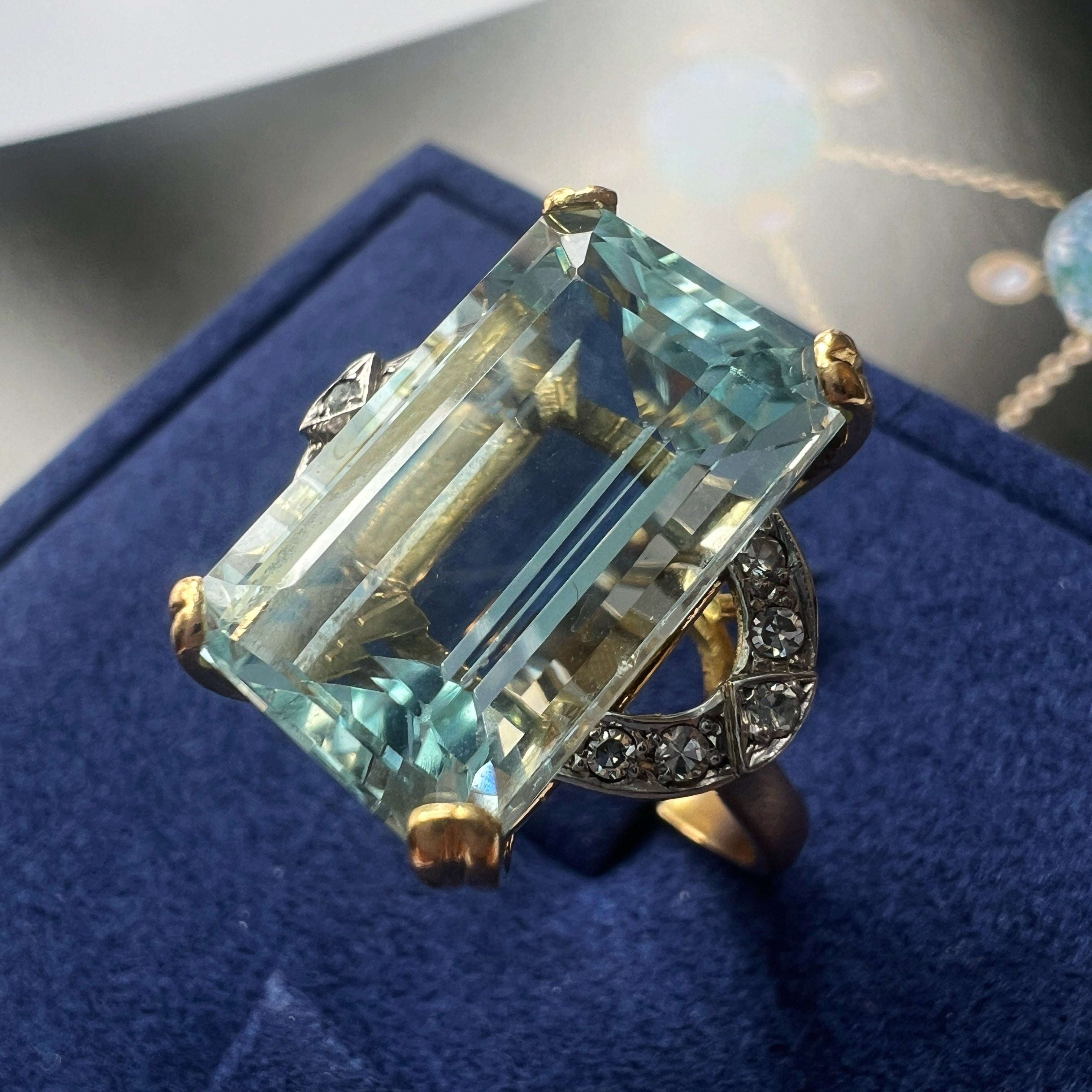 Important 18K gold 12ct Emerald-Cut Aquamarine Cocktail Ring 