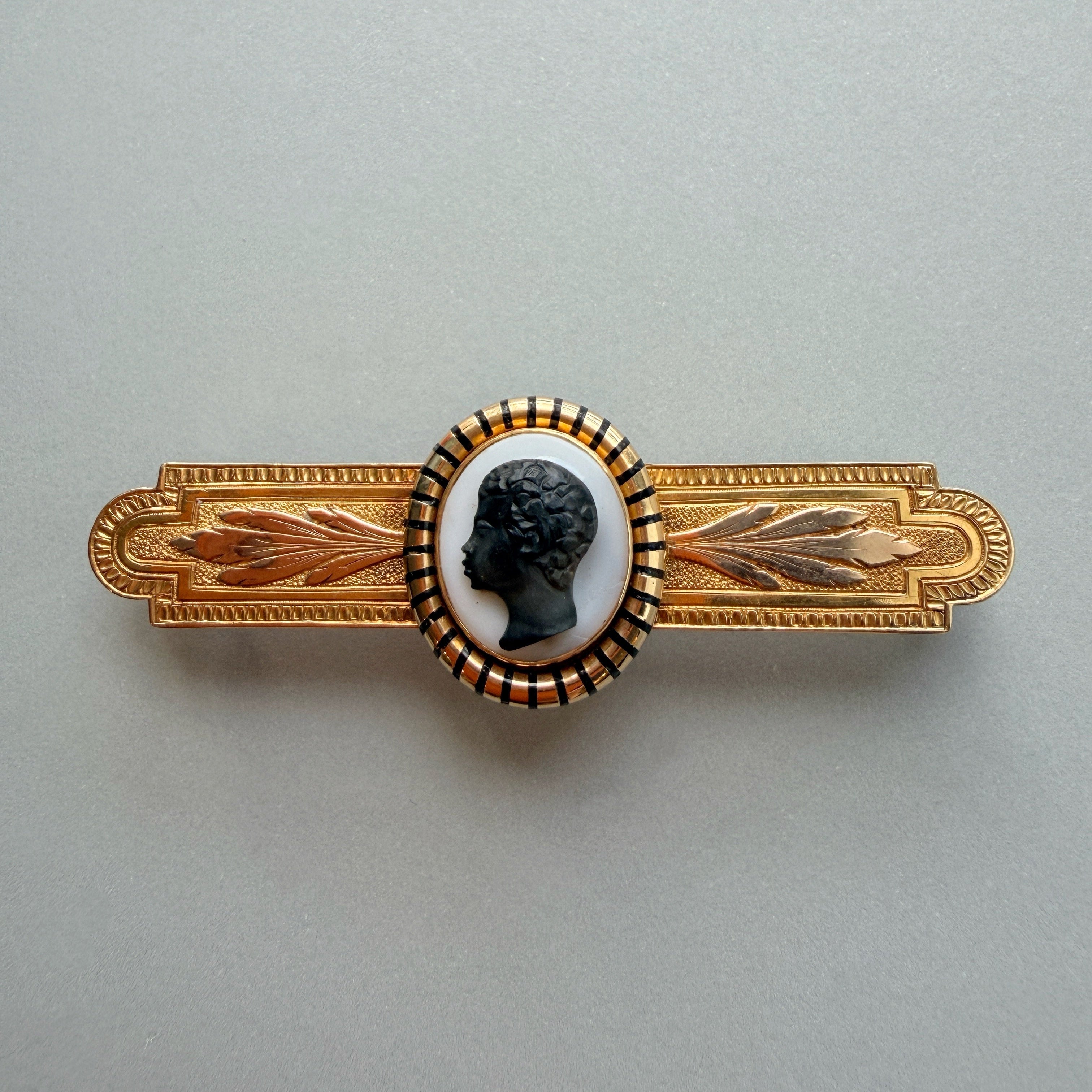 Victorian era 18K gold agate blackamoor cameo brooch