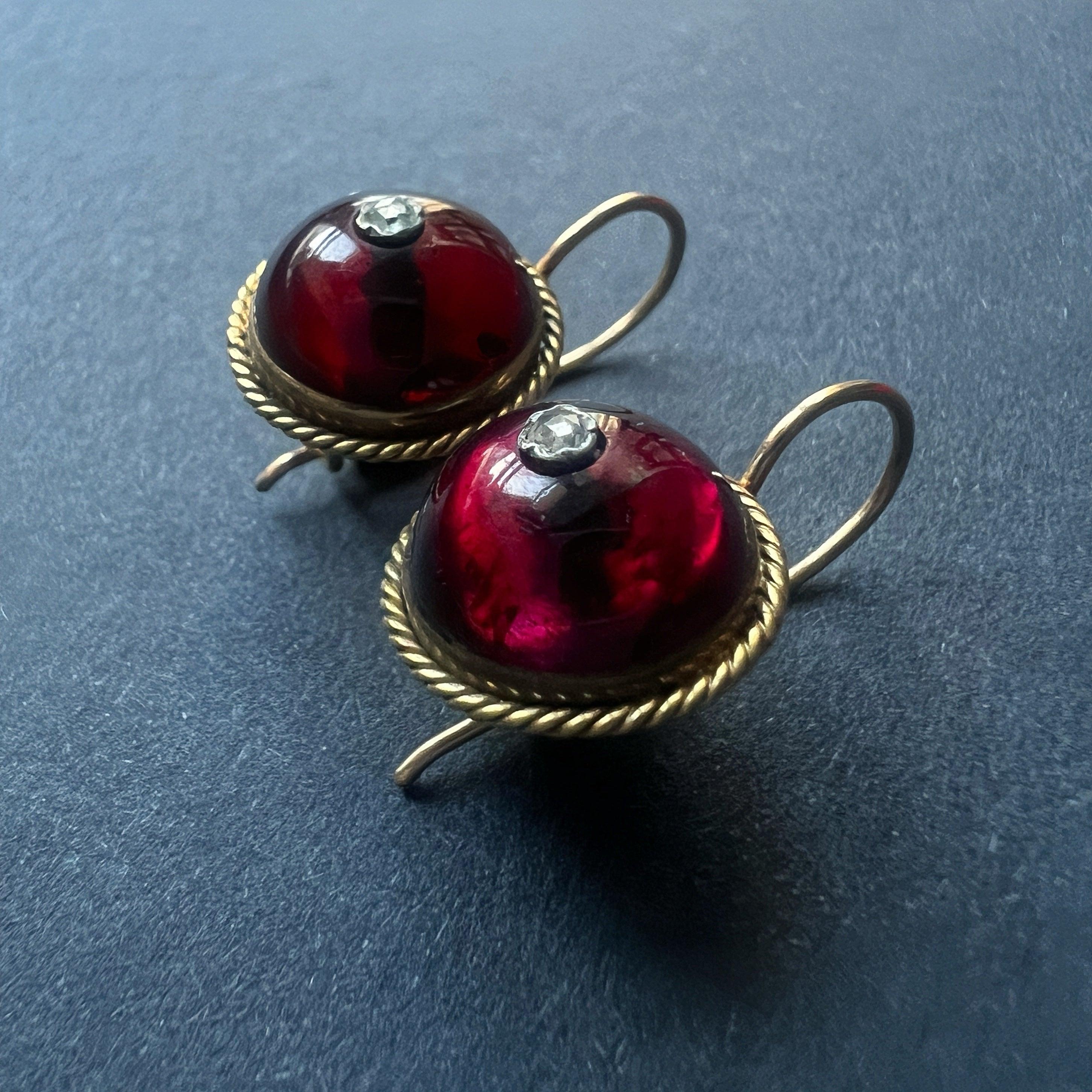 Victorian era 18K gold garnet cabochon diamond earrings - Curiously timeless