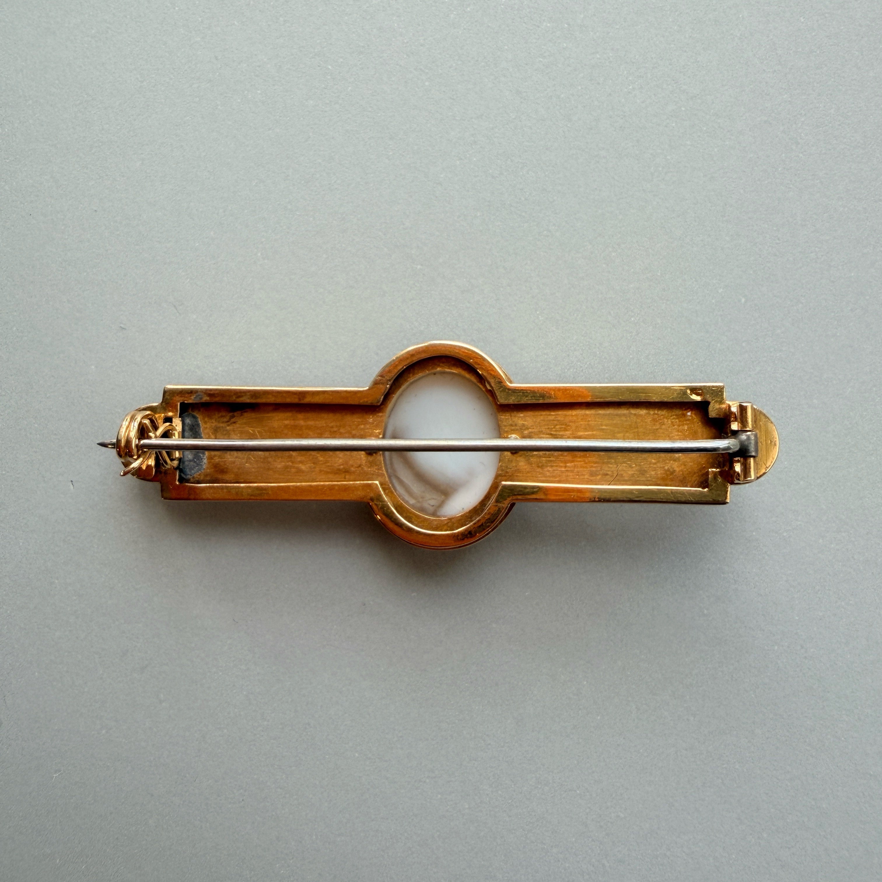 Victorian era 18K gold agate blackamoor cameo brooch