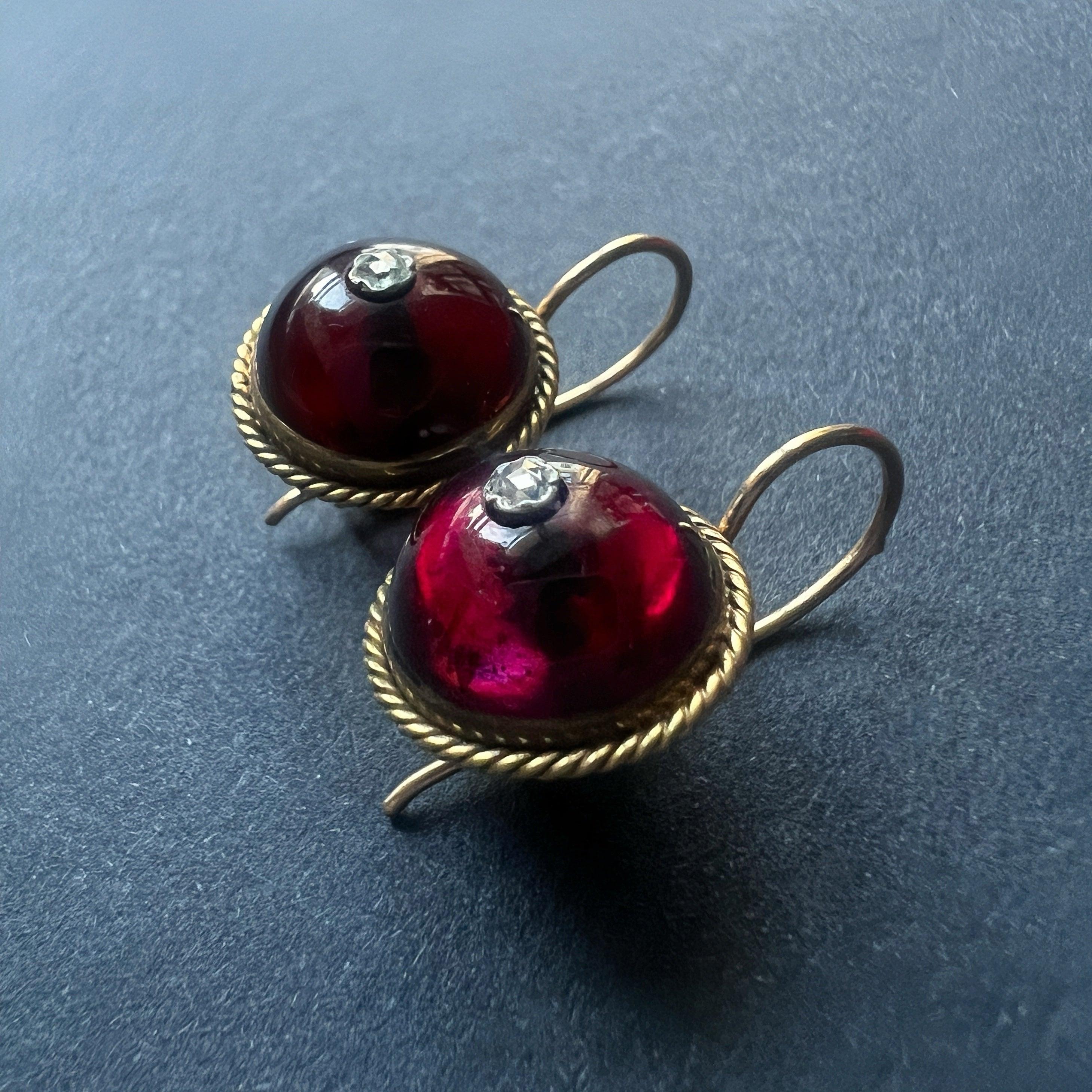 Victorian era 18K gold garnet cabochon diamond earrings - Curiously timeless