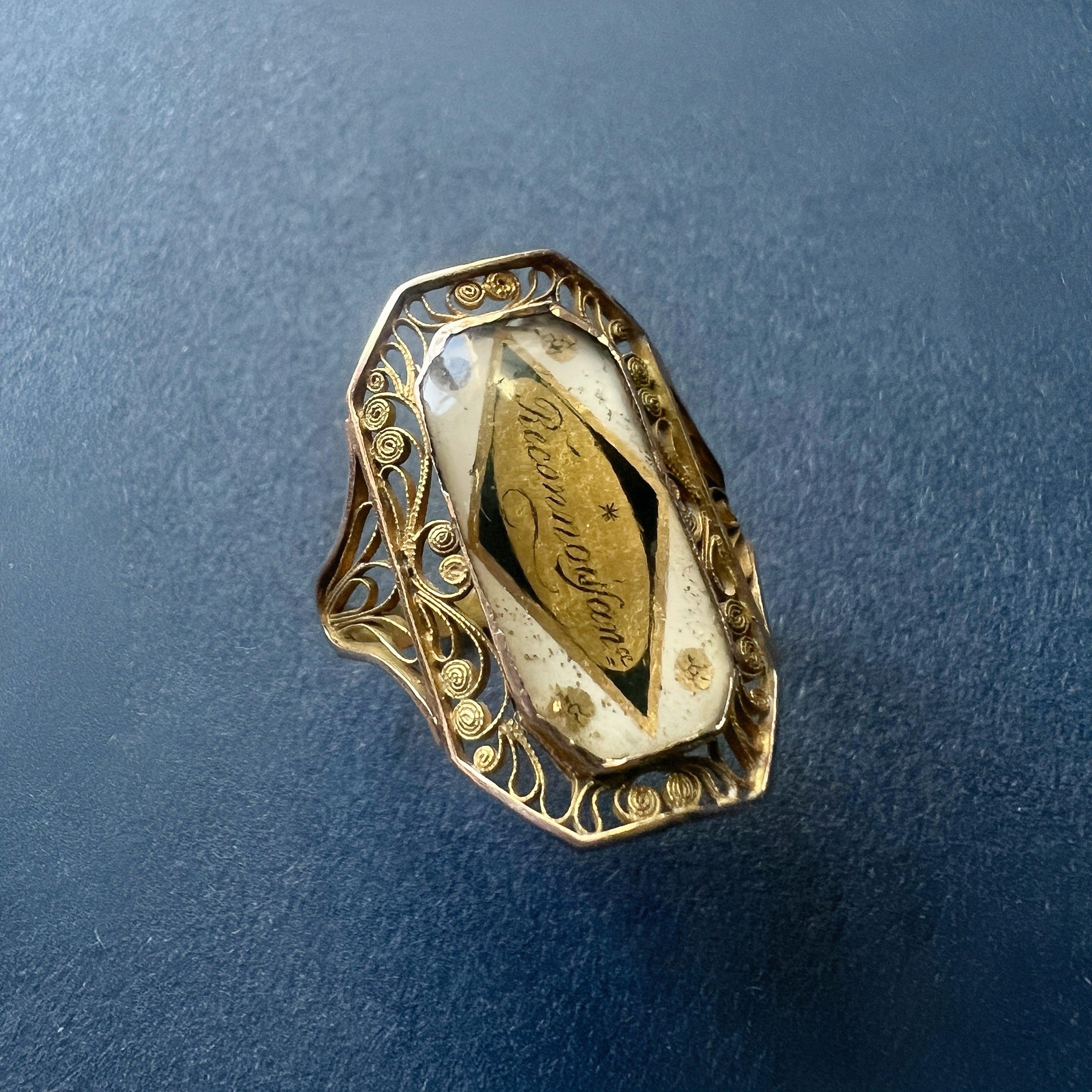 Georgian era 18K gold “Gratitude” ring - Curiously timeless