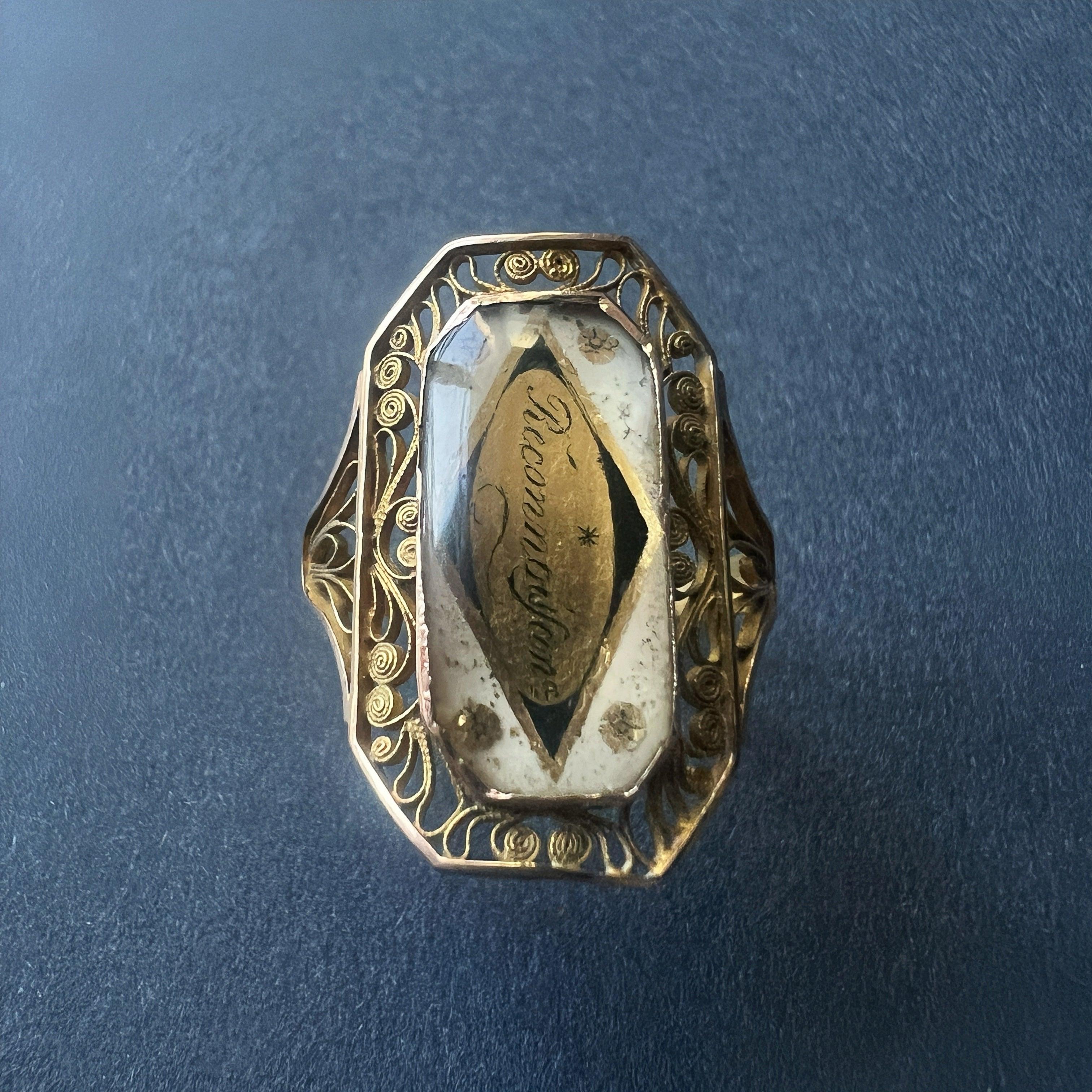 Georgian era 18K gold “Gratitude” ring - Curiously timeless